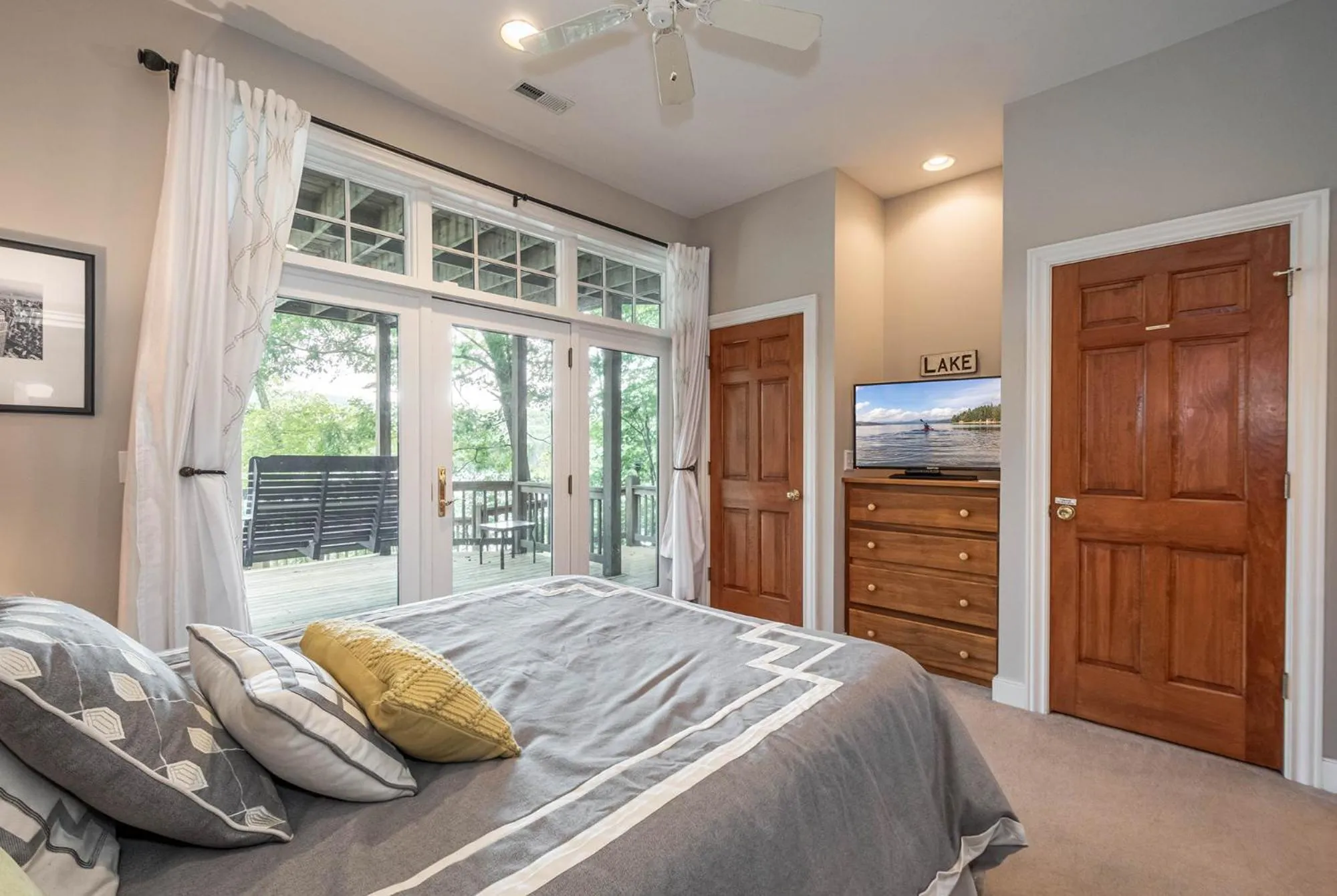 Property building, Bed in Fridays Escape