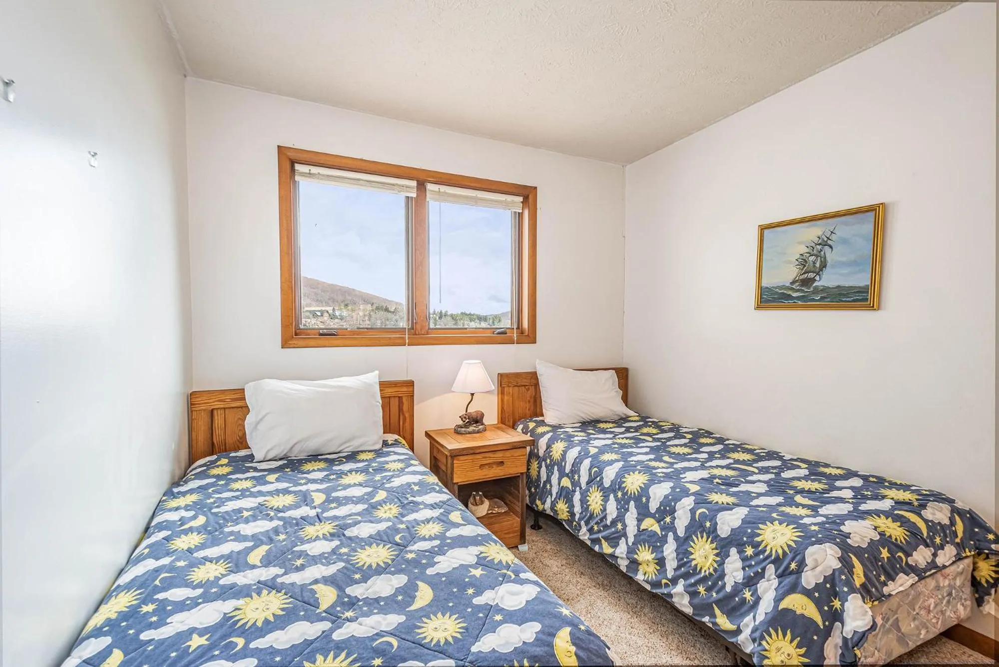 Bed in Ski Harbor 16