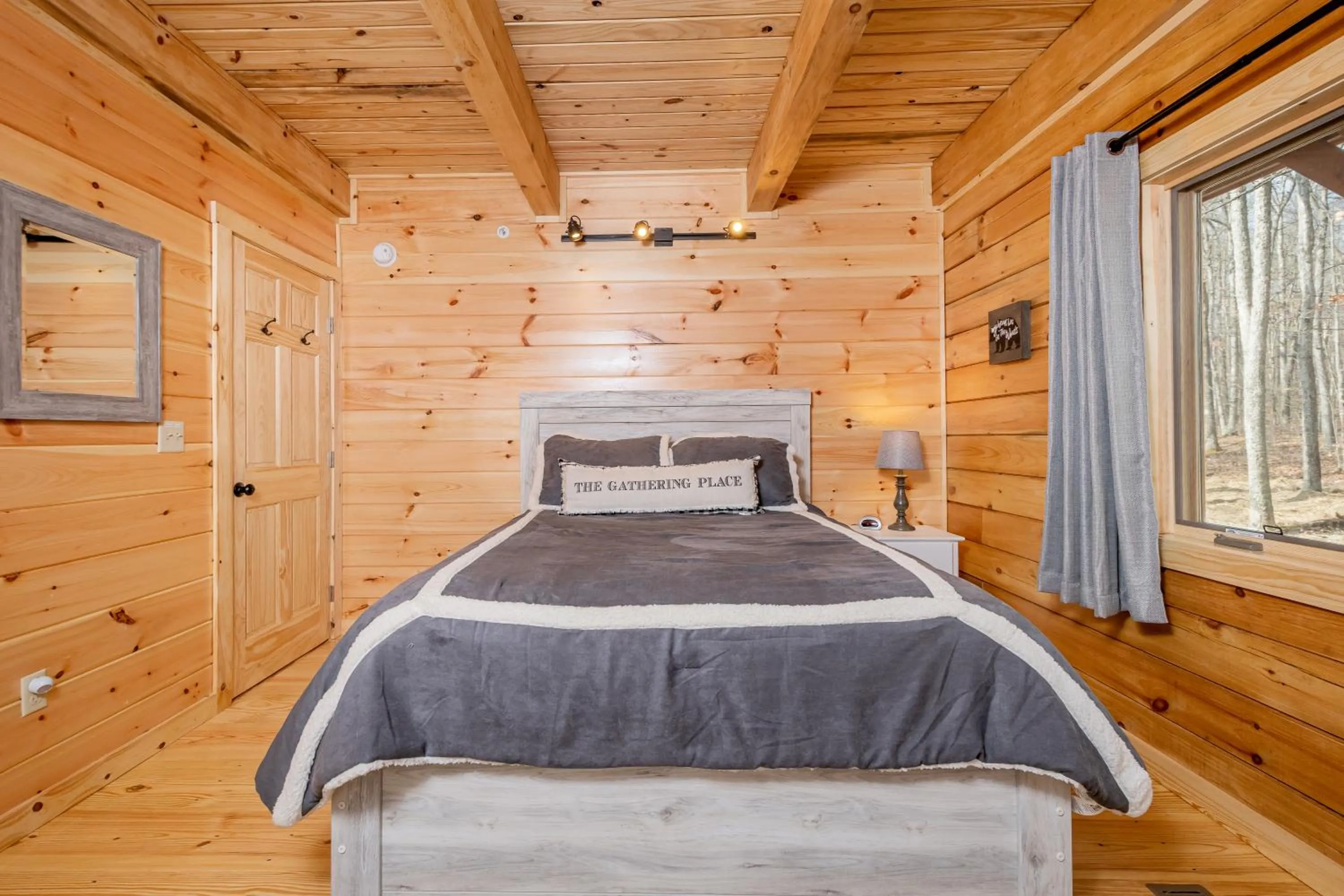 Property building, Bed in Wander Inn