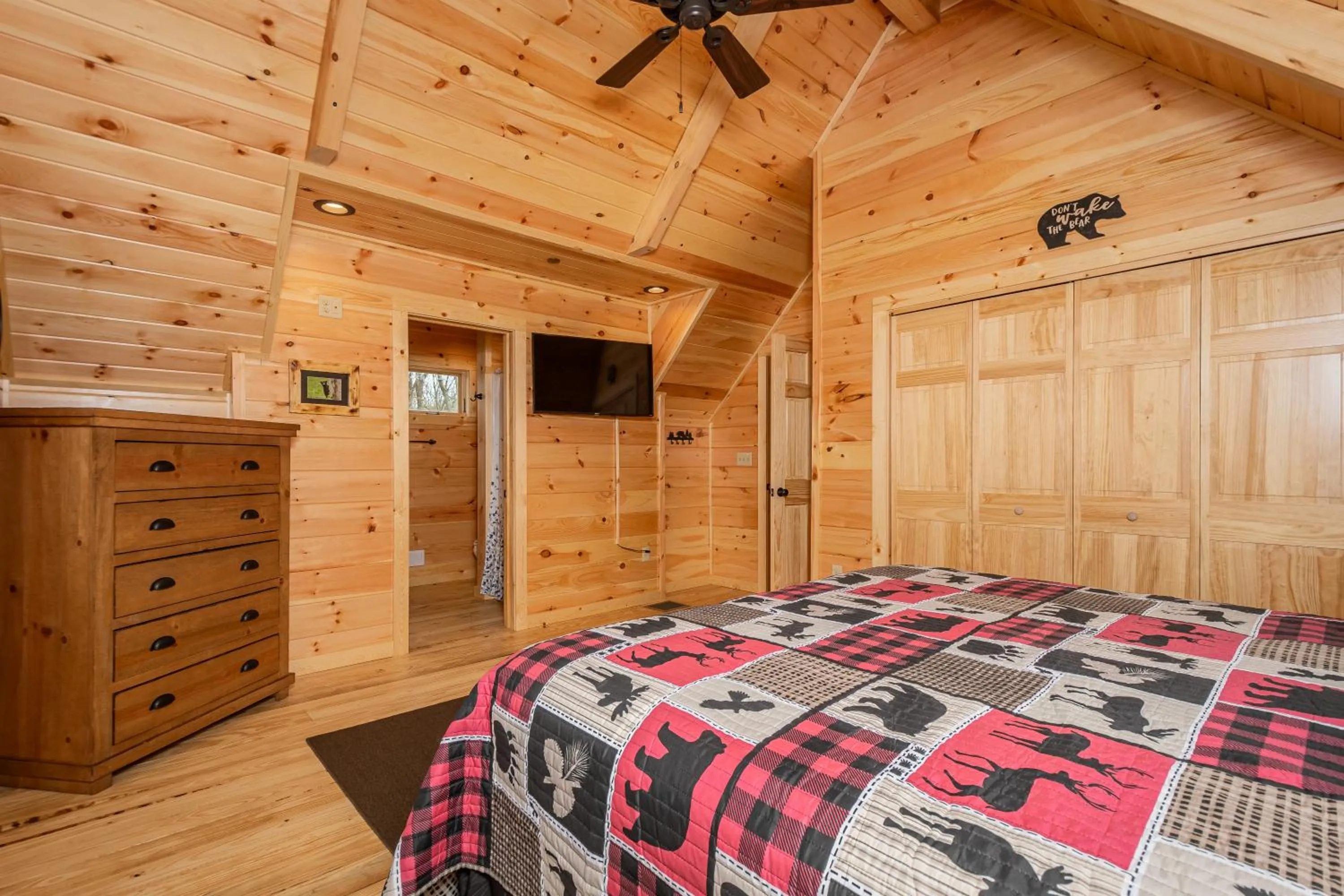 Property building, Bed in Wander Inn