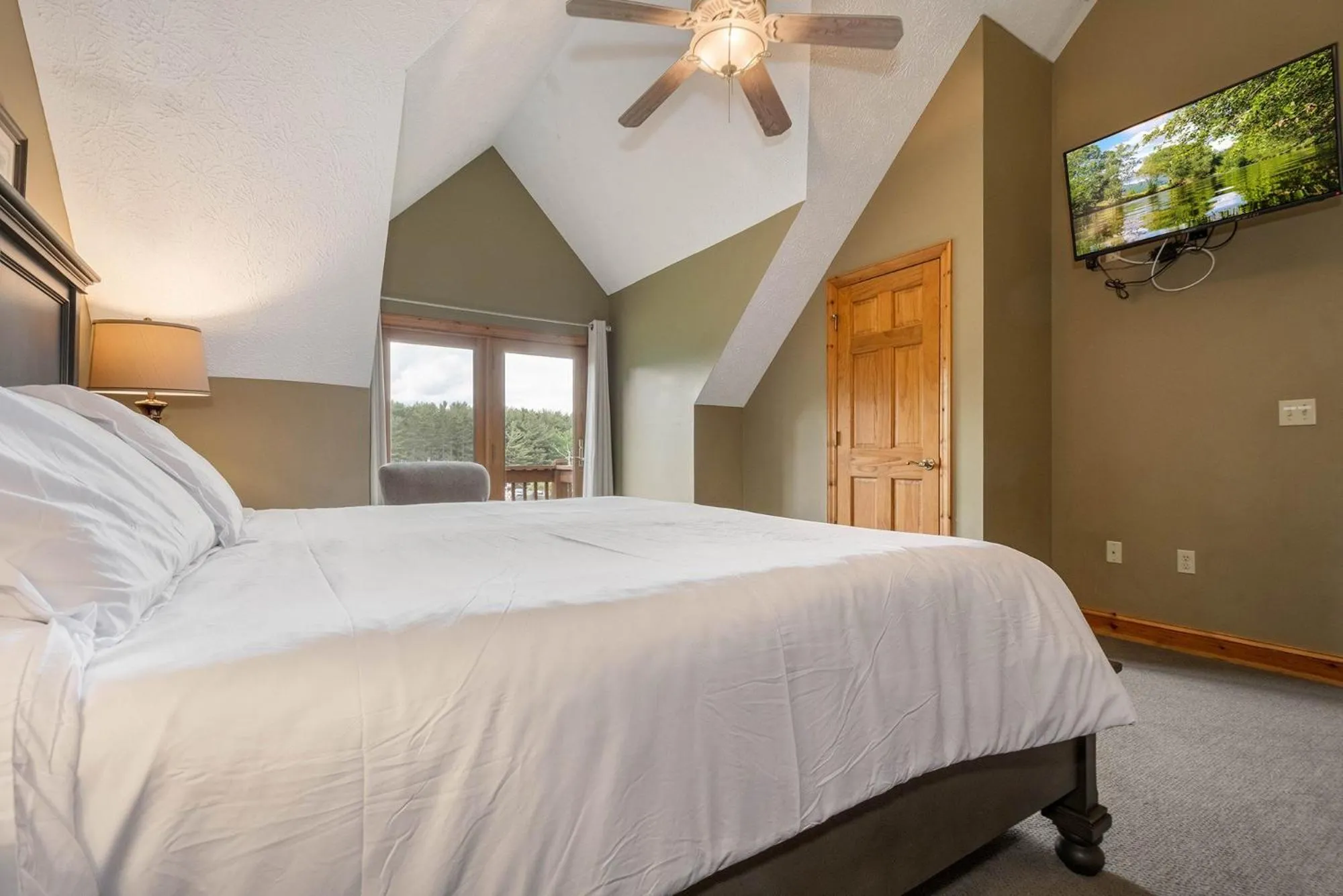 Property building, Bed in Celebration at Deep Creek