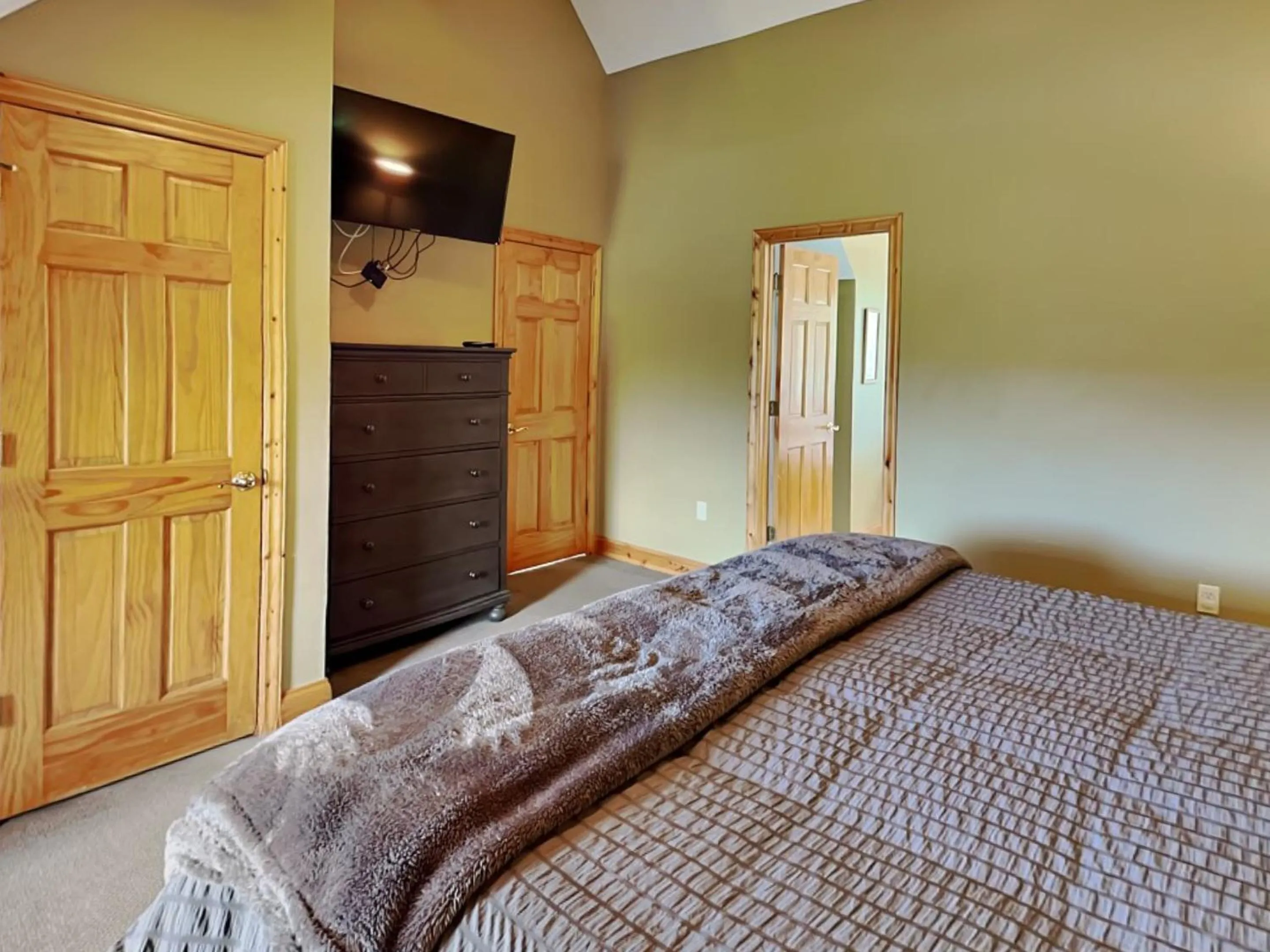 Bed in Celebration at Deep Creek