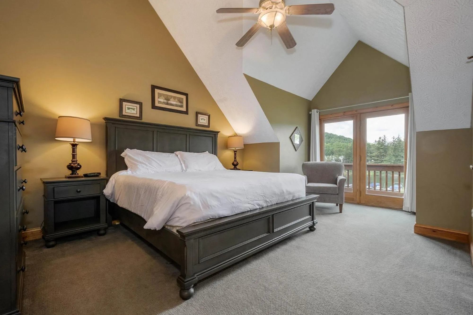 Property building, Bed in Celebration at Deep Creek