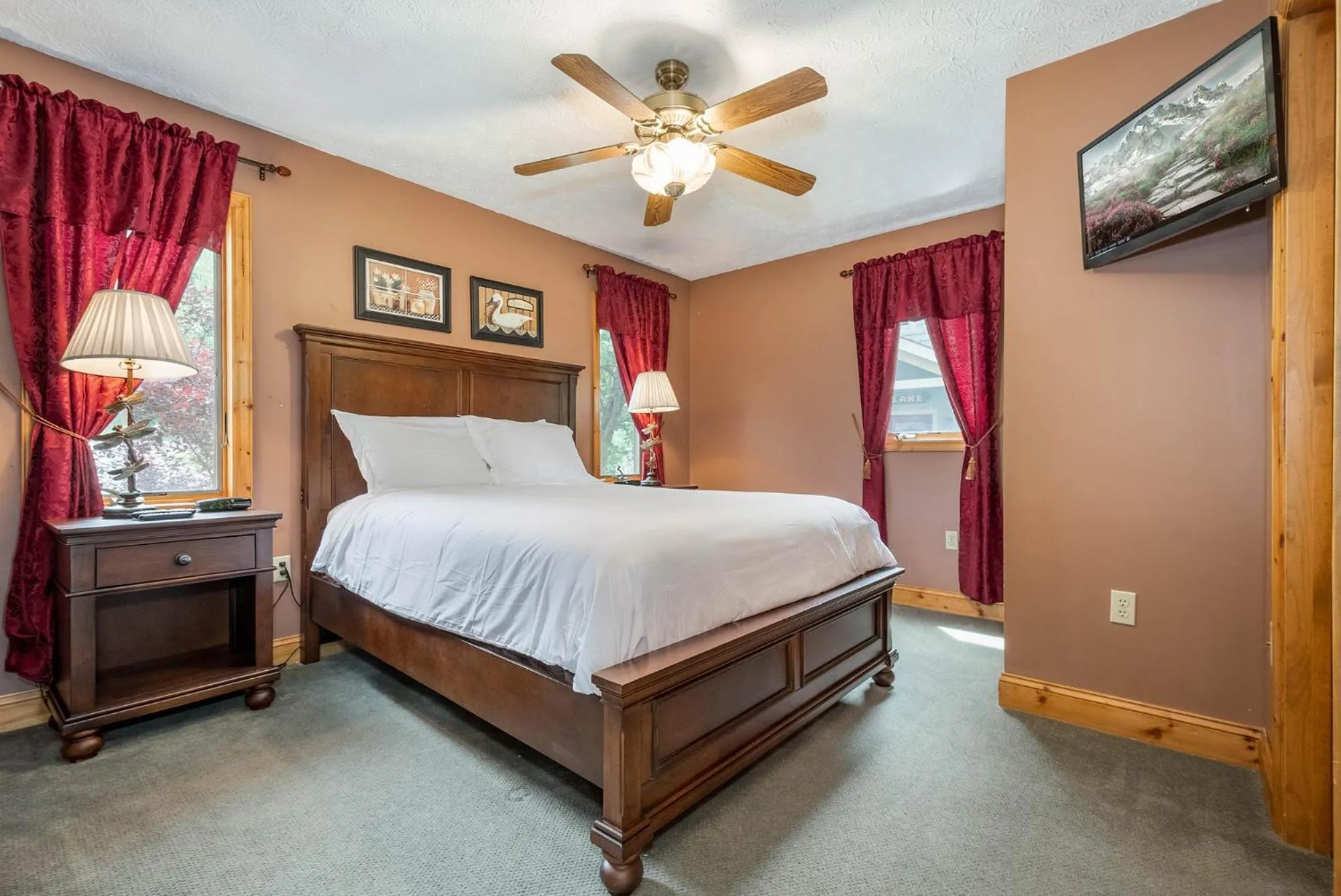 Property building, Bed in Celebration at Deep Creek