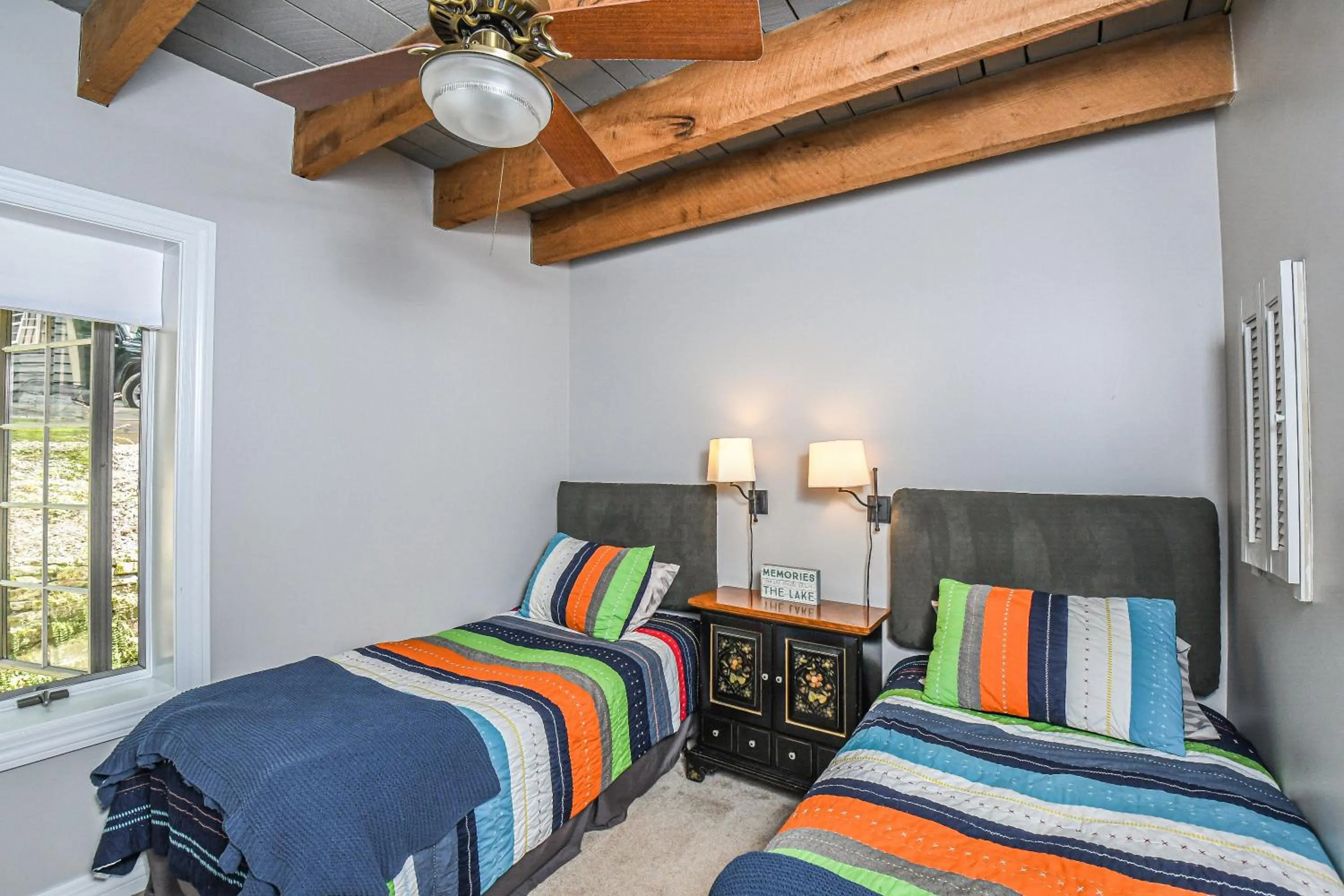 Property building, Bed in Bearfoot Lodge