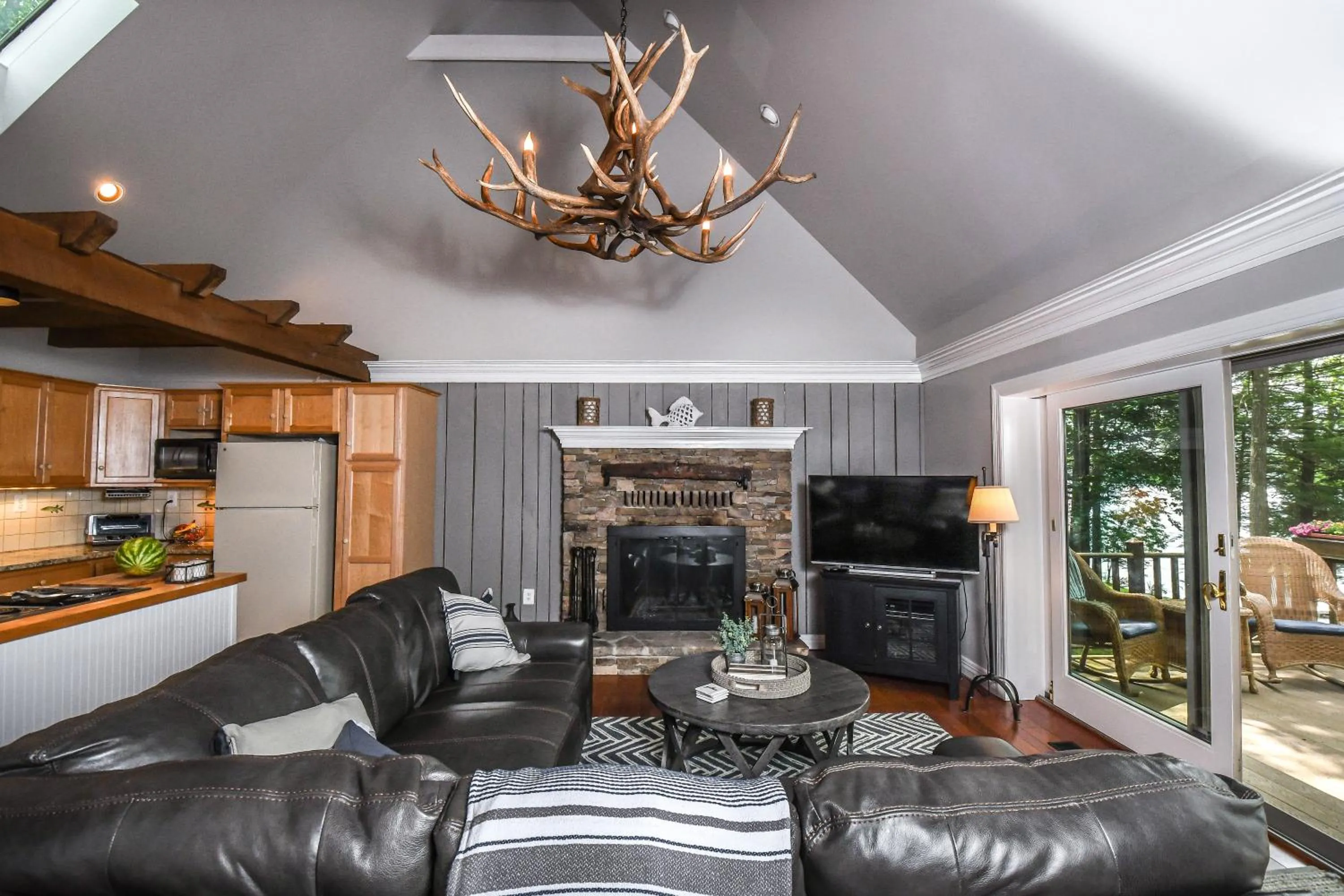 Property building in Bearfoot Lodge