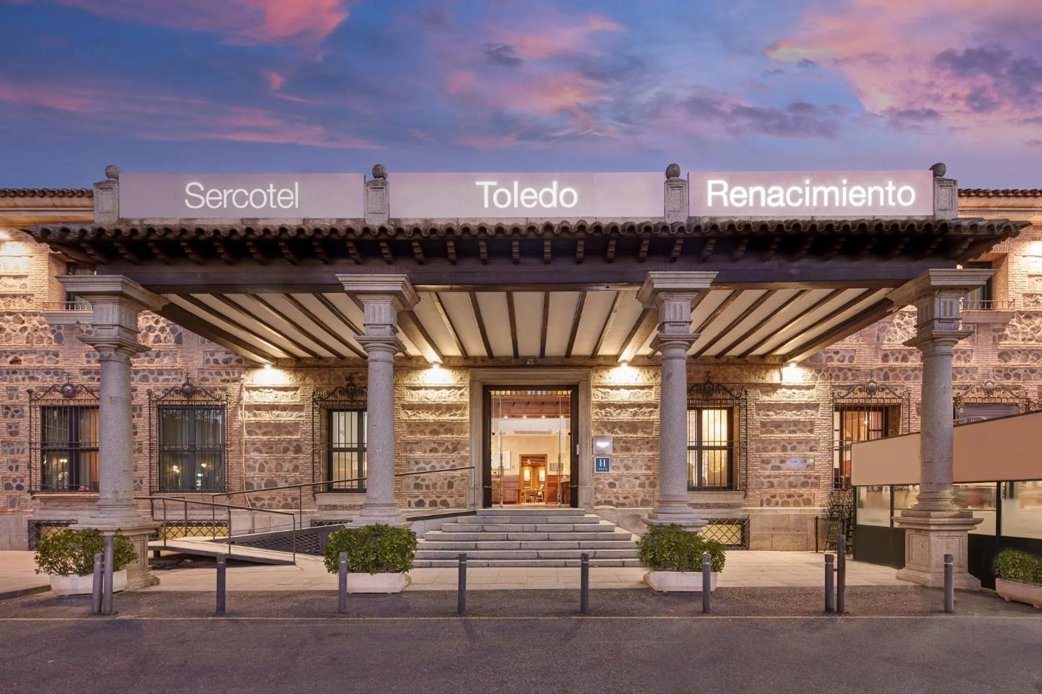Facade/entrance in Sercotel Toledo Renacimiento