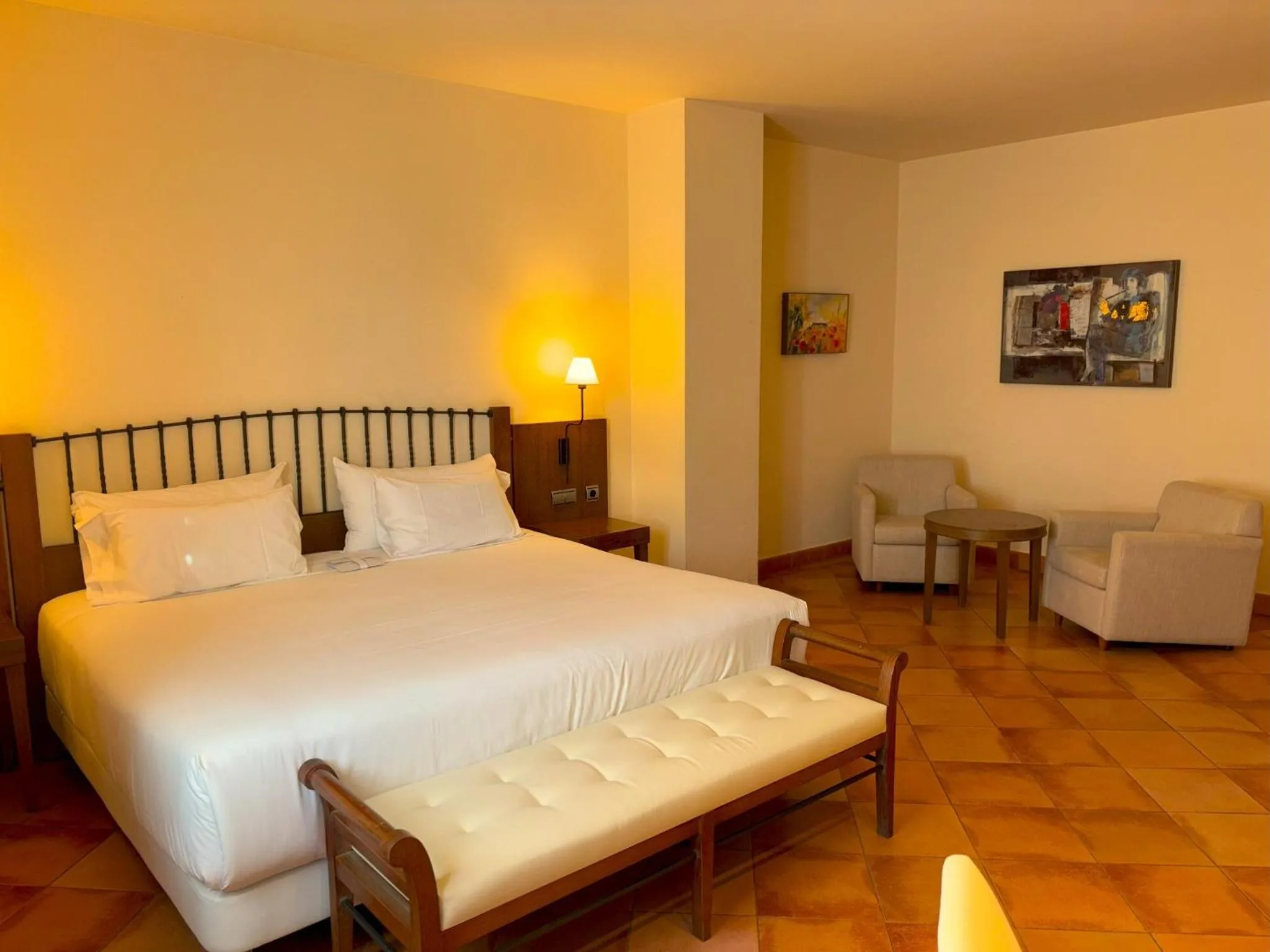 Photo of the whole room, Bed in Sercotel Toledo Renacimiento