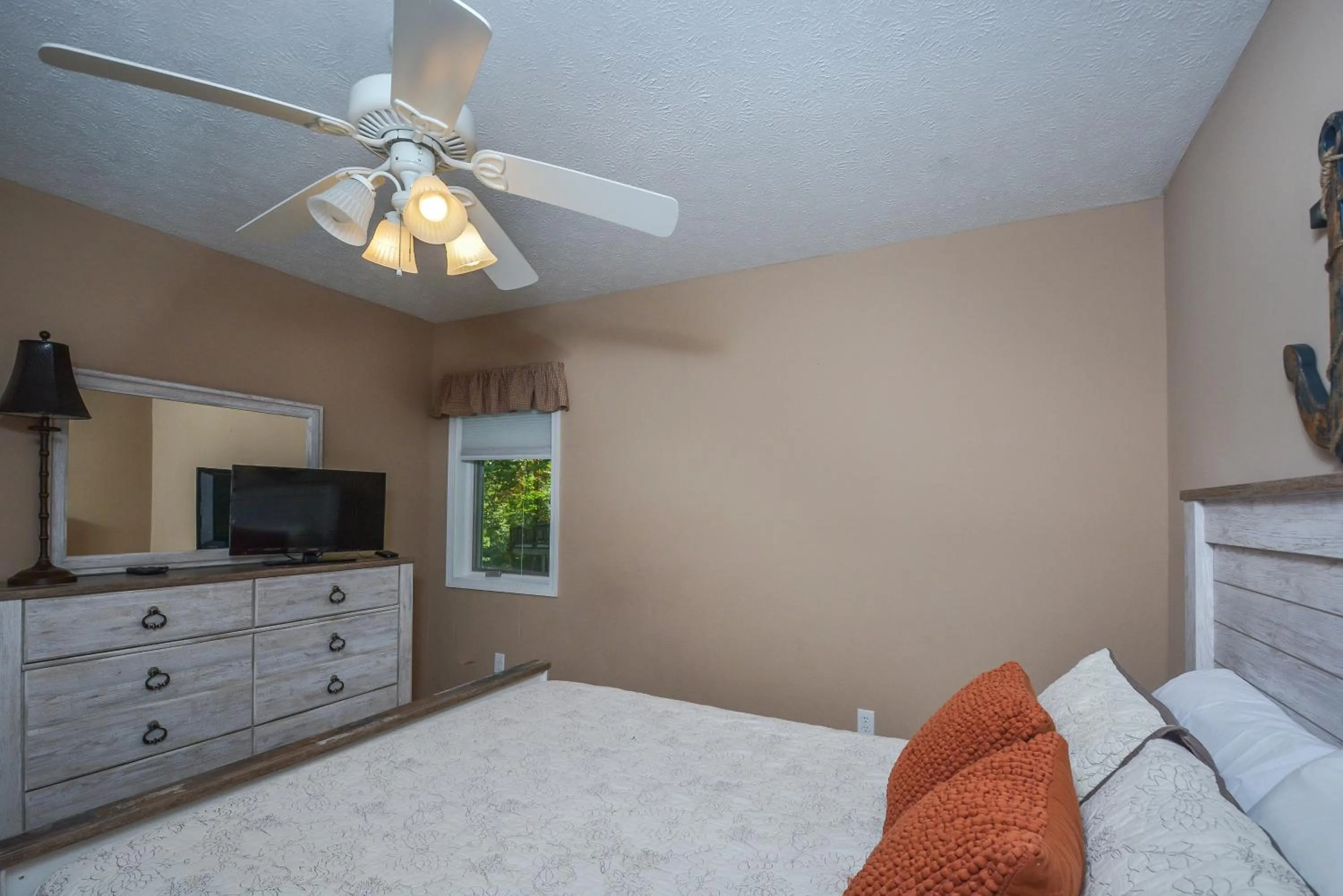 Property building, Bed in Wispering Waters