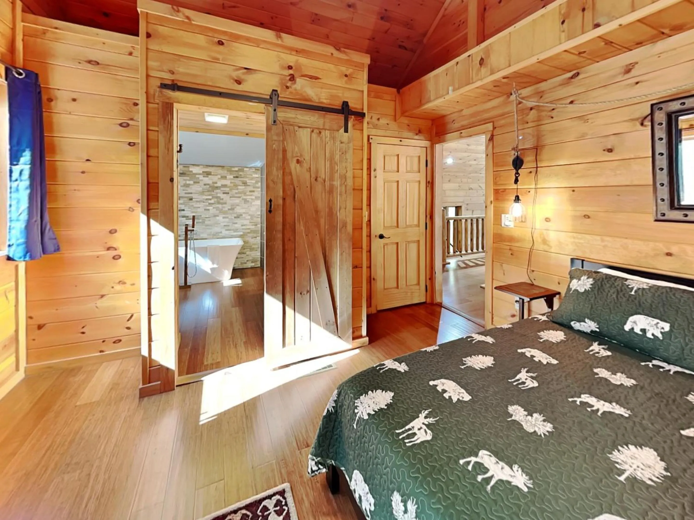 Bed in LakeStar Chalet