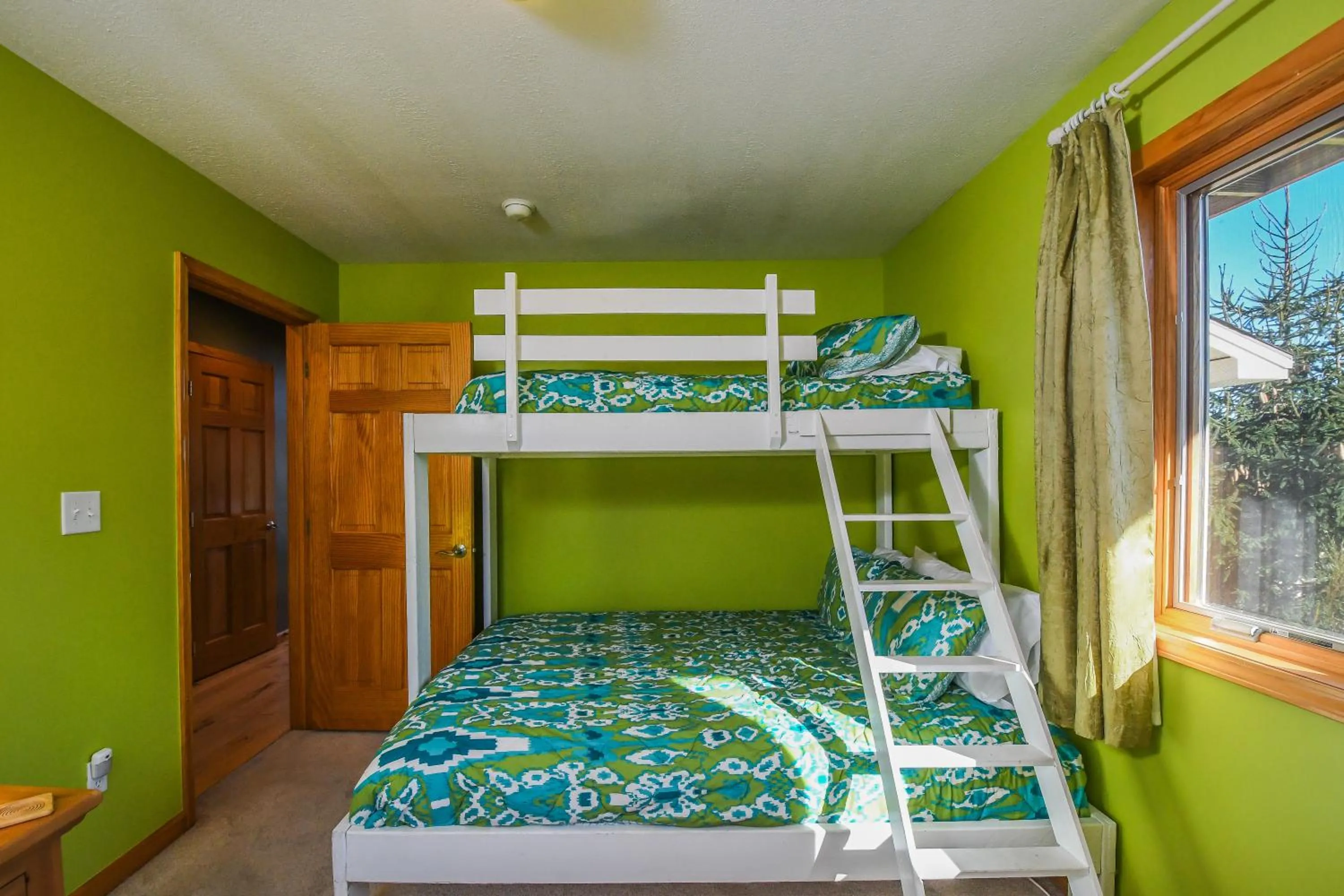 Property building, Bed in Windsor House