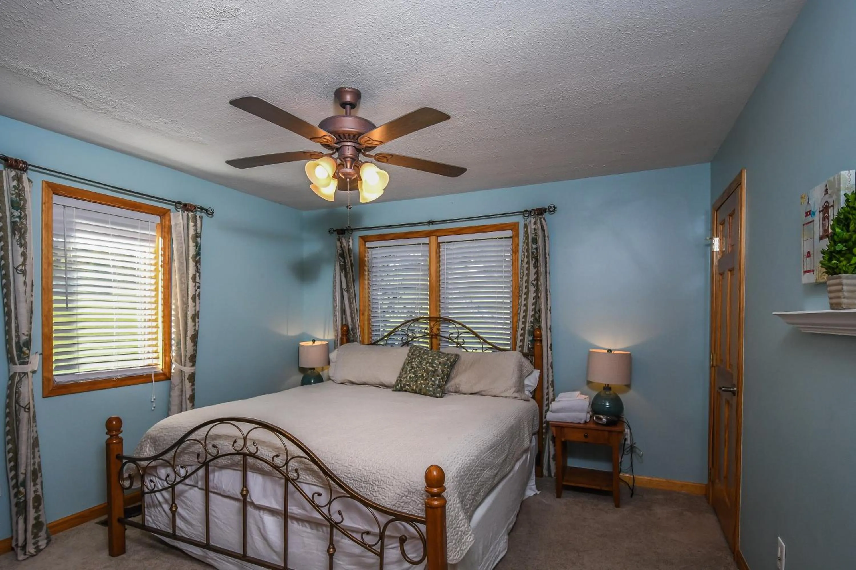 Property building, Bed in Windsor House