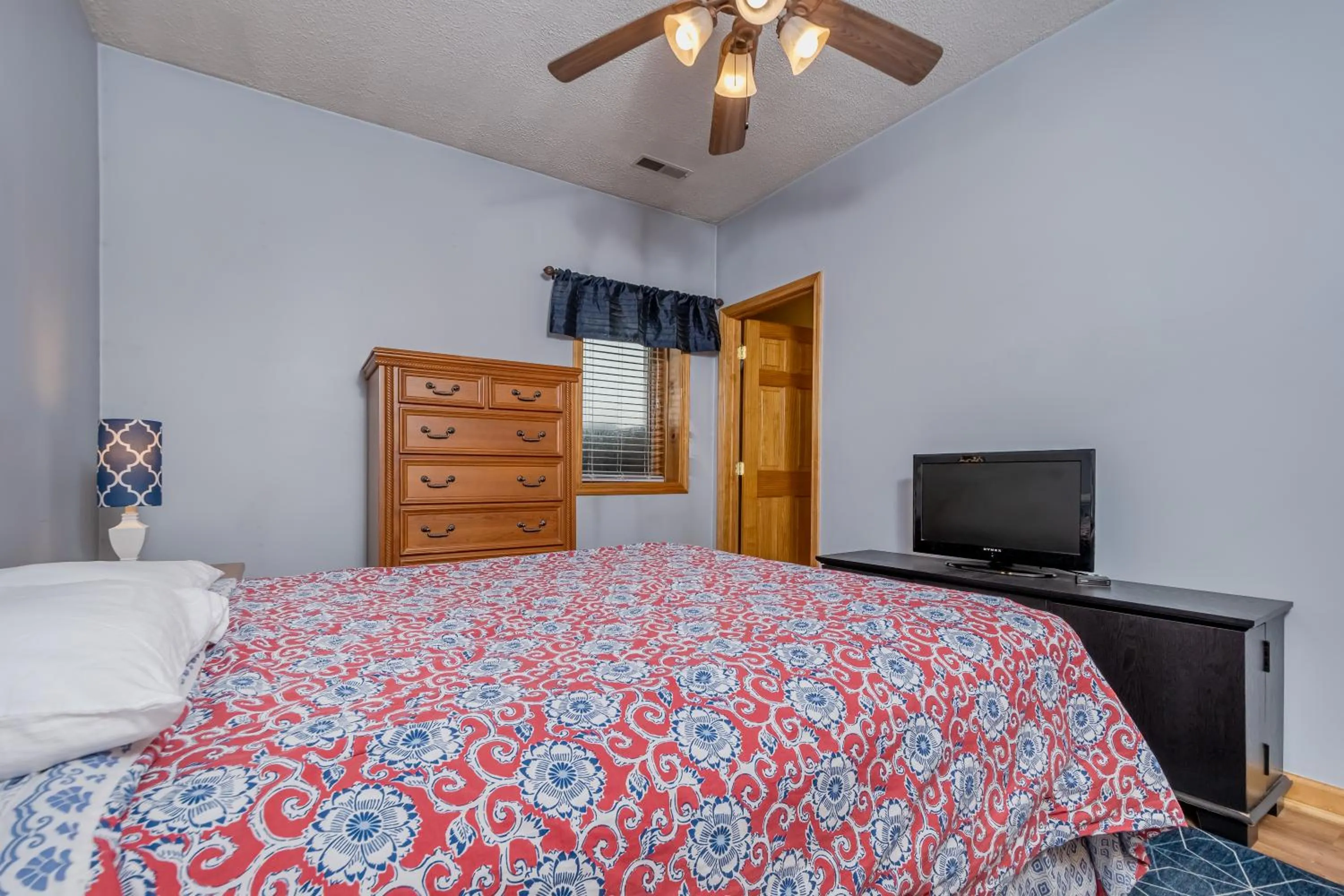 Property building, Bed in Windsor House