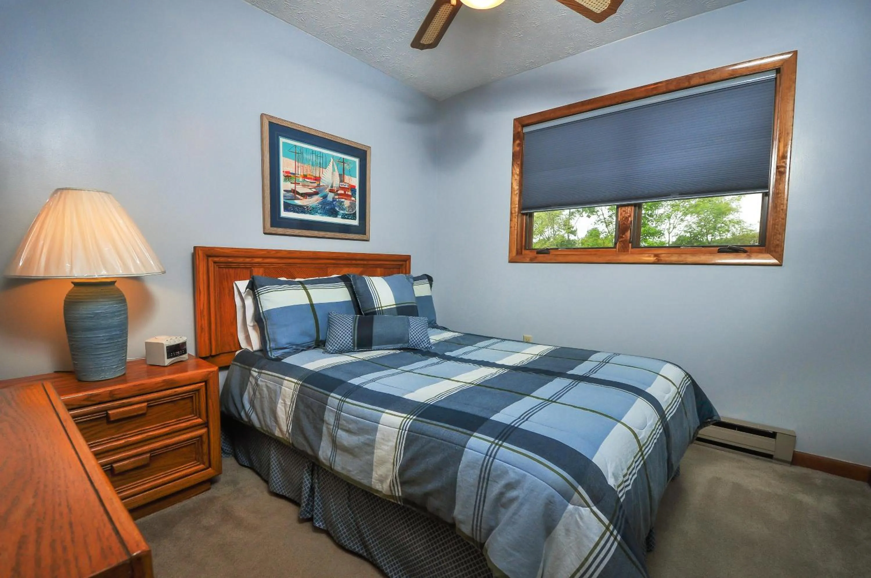 Bed in Ski Harbor 07