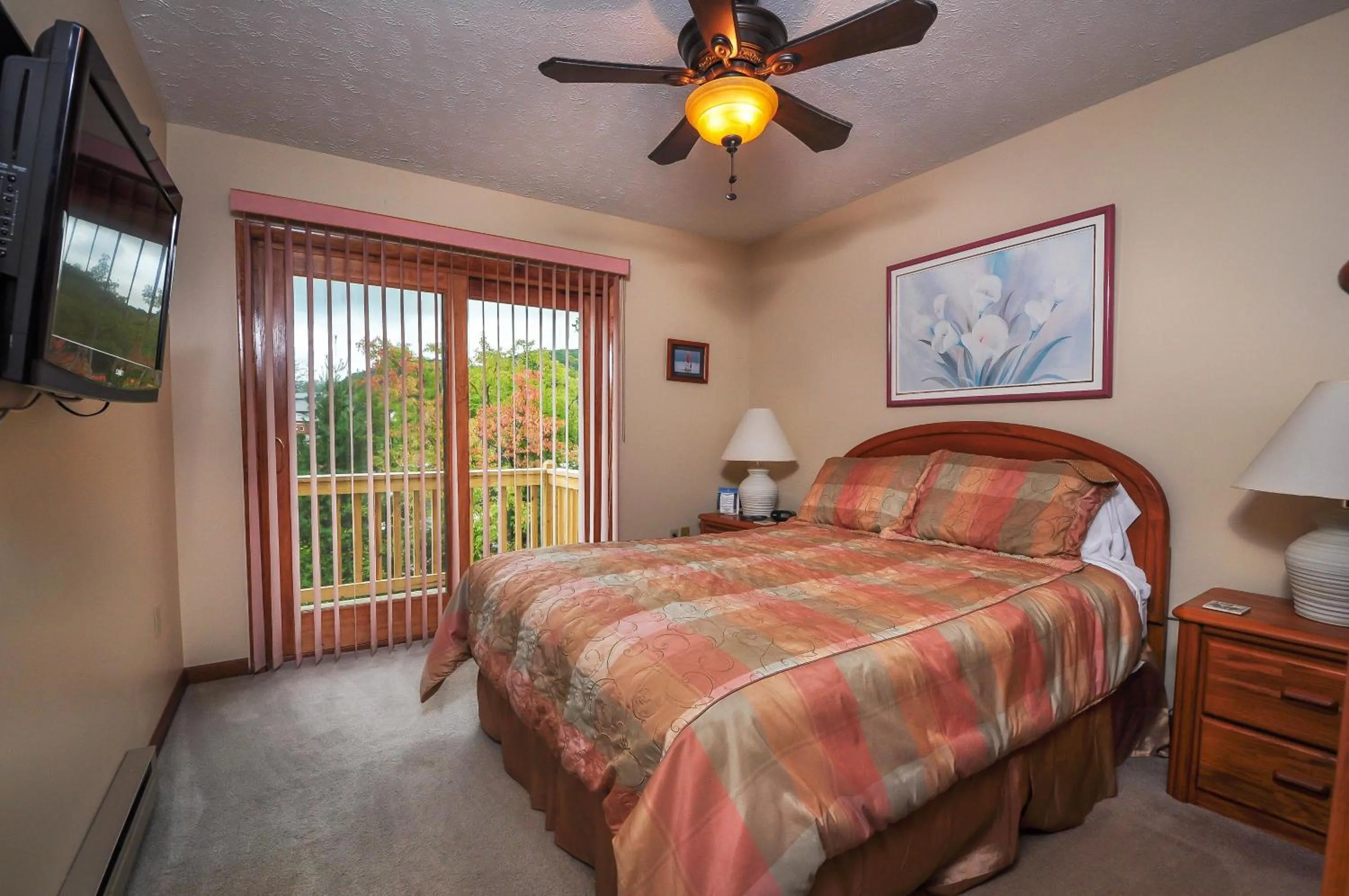 Bed in Ski Harbor 07