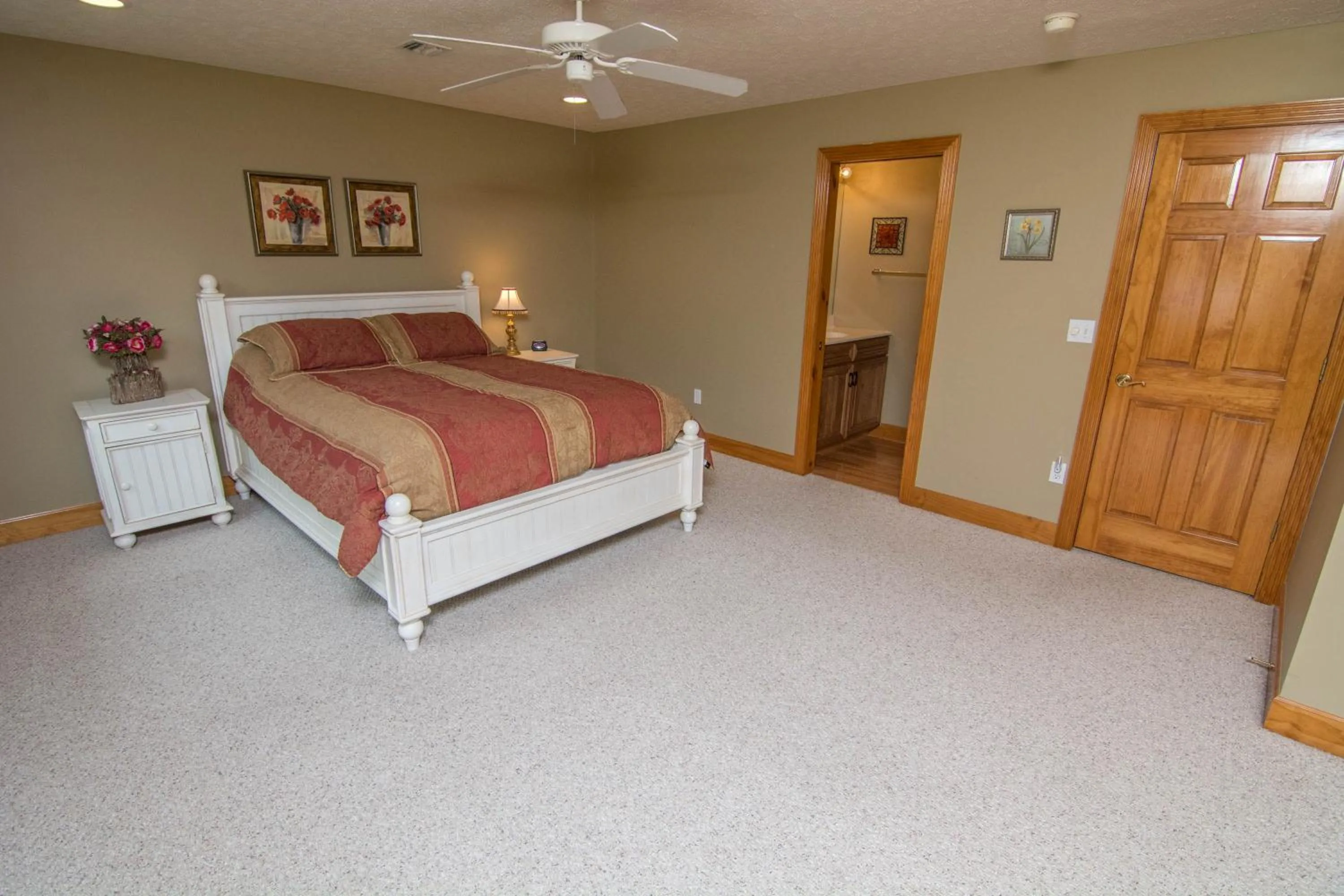 Property building, Bed in Marsh Run Cove