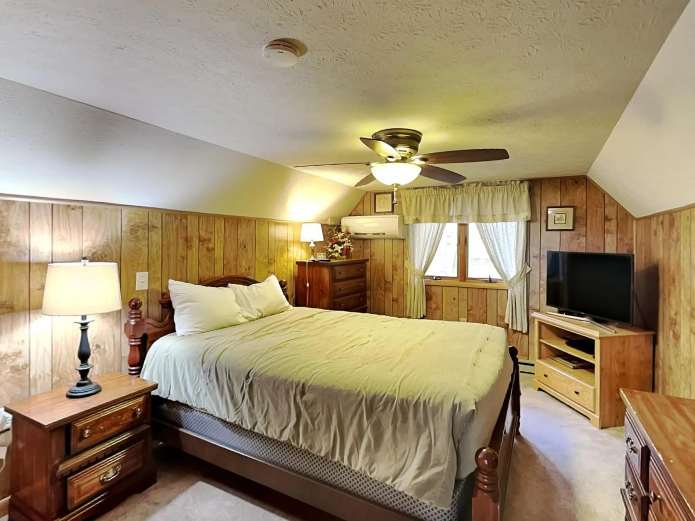 Bed in Mountain House