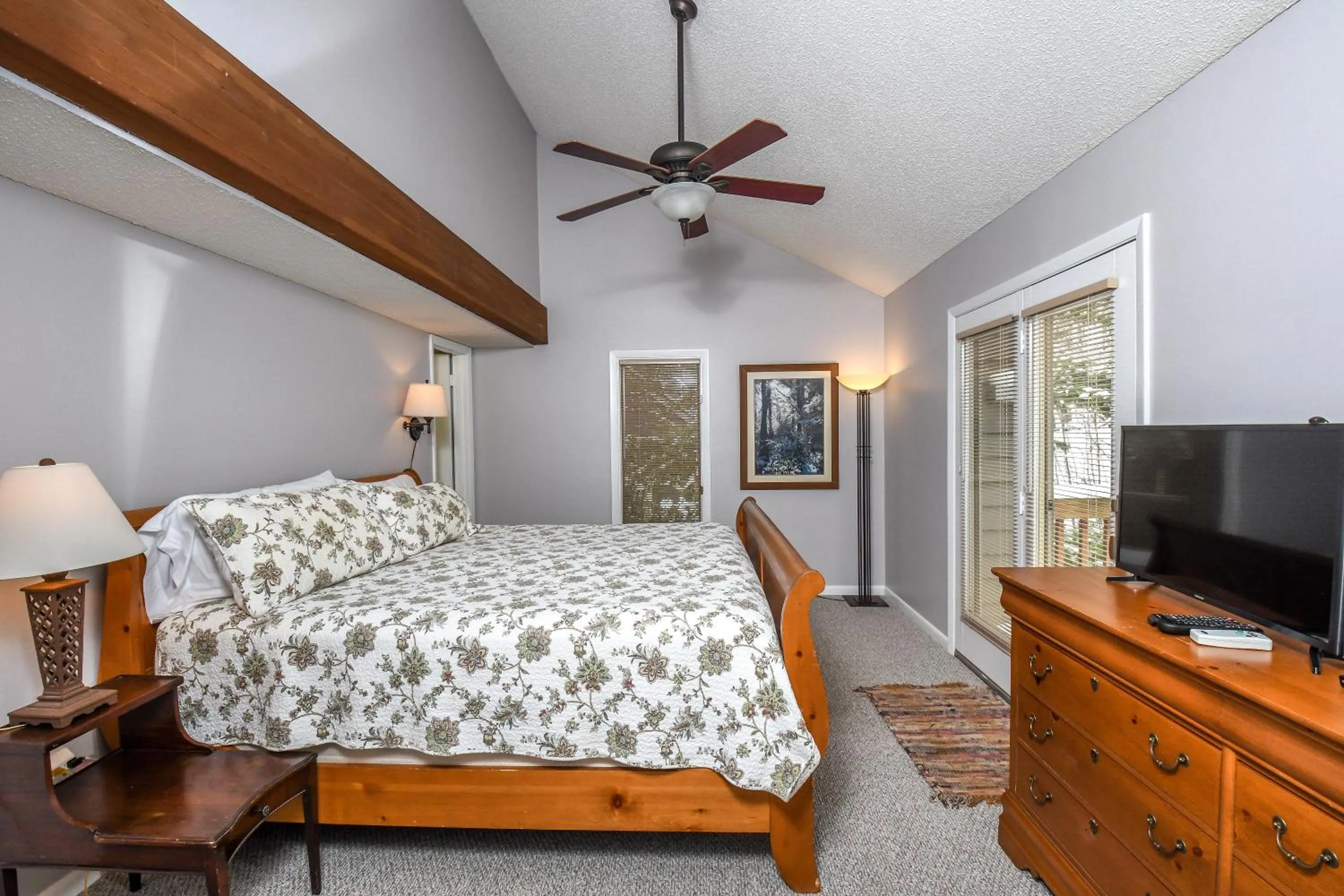 Bed in Pivots & Divots