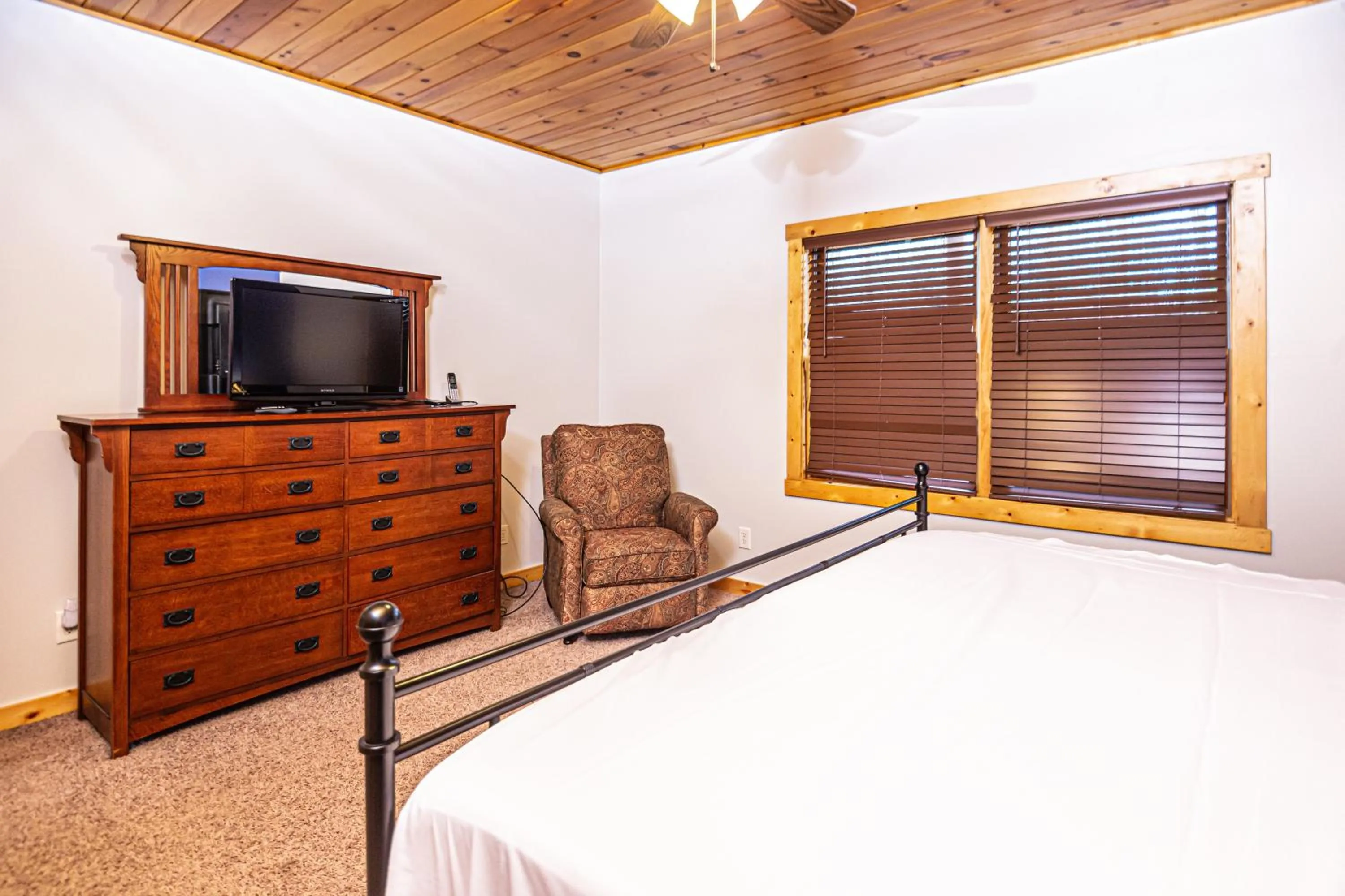 Property building, Bed in Donovans Dacha