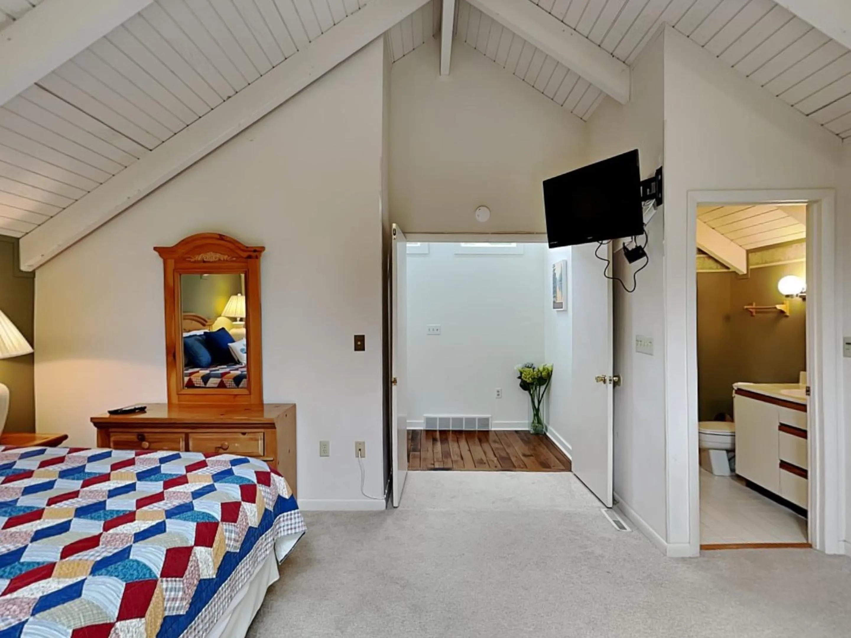 Property building, Bed in Bear Feet