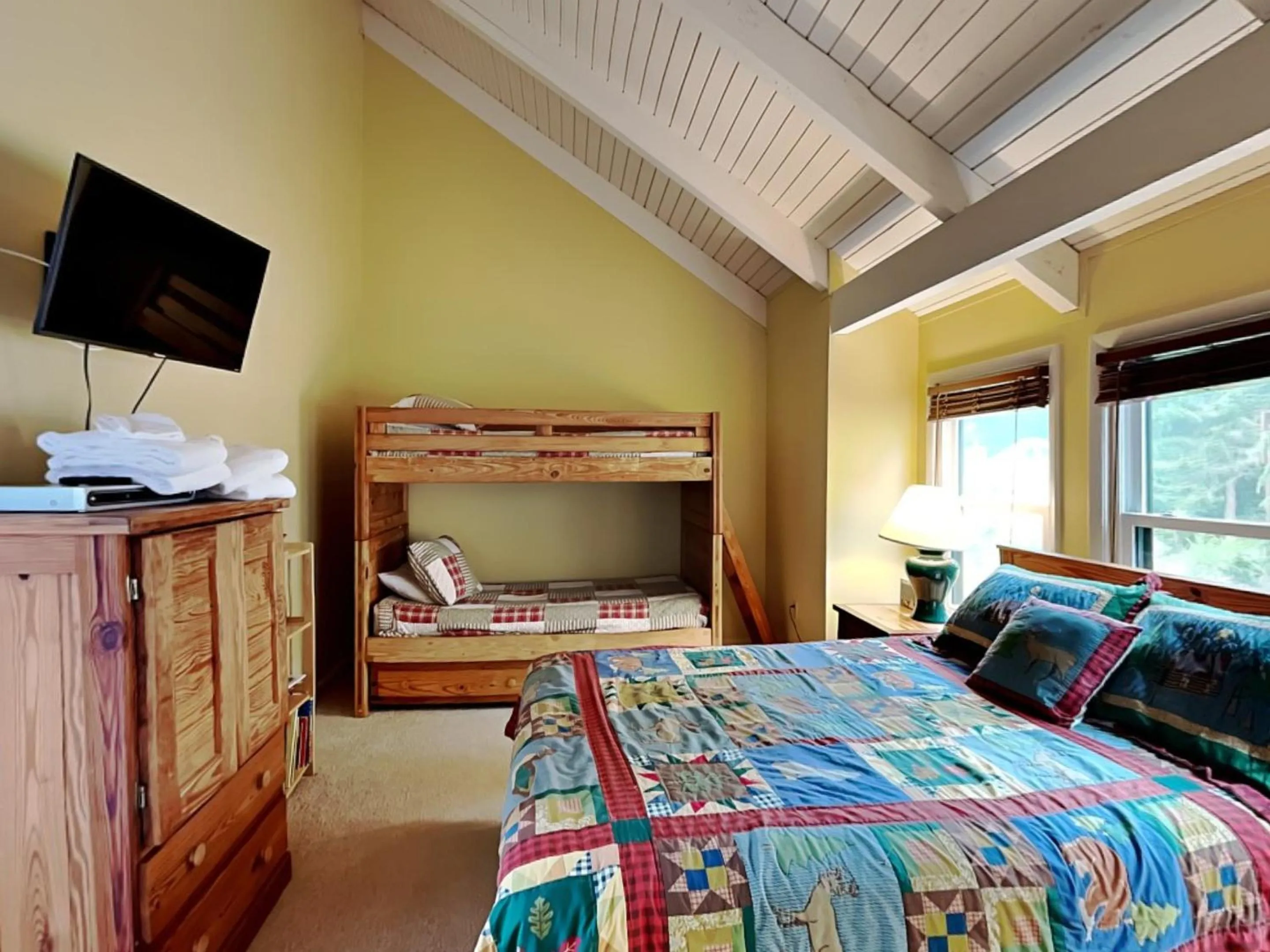 Property building, Bed in Bear Feet