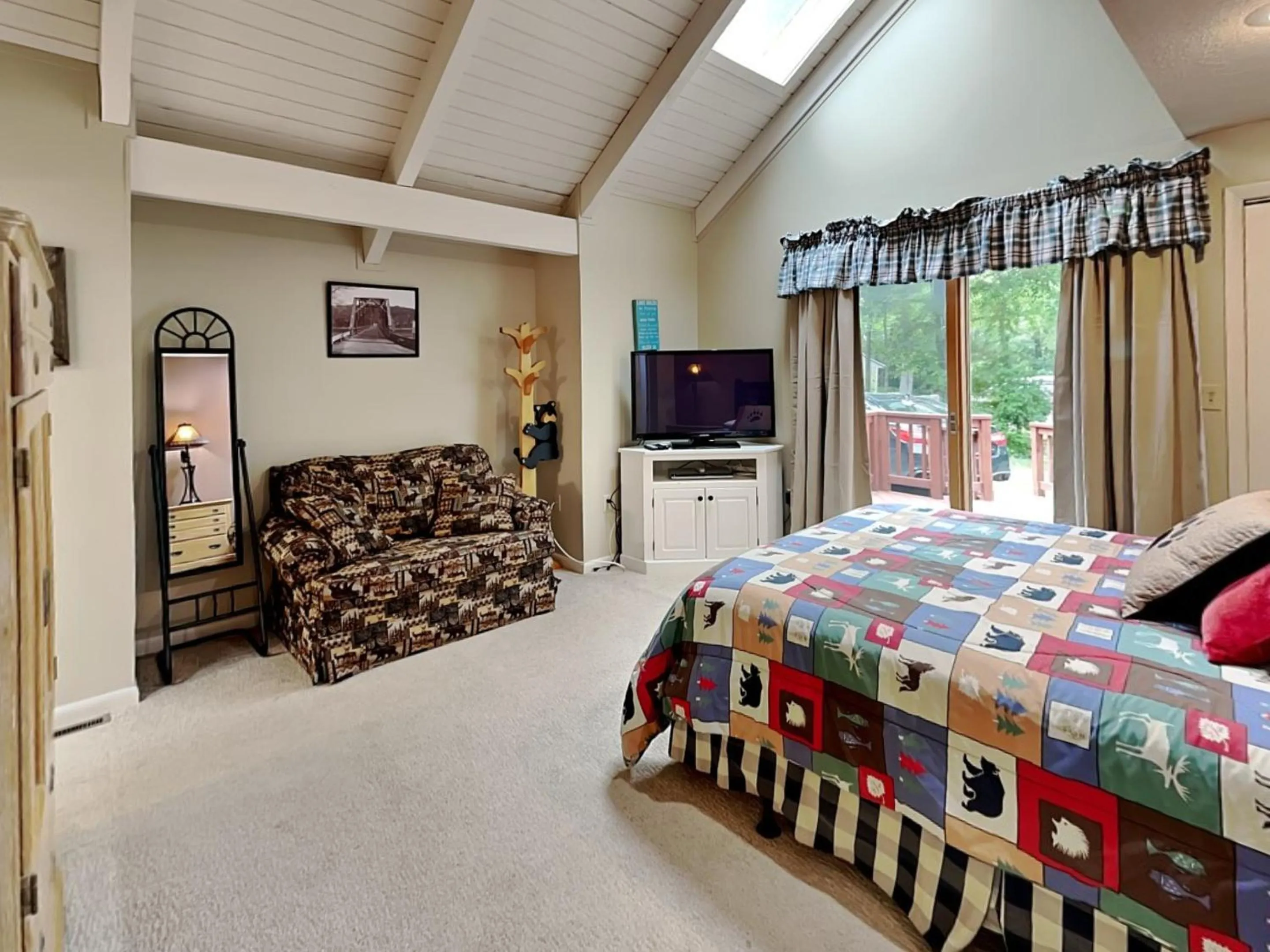 Property building, Bed in Bear Feet