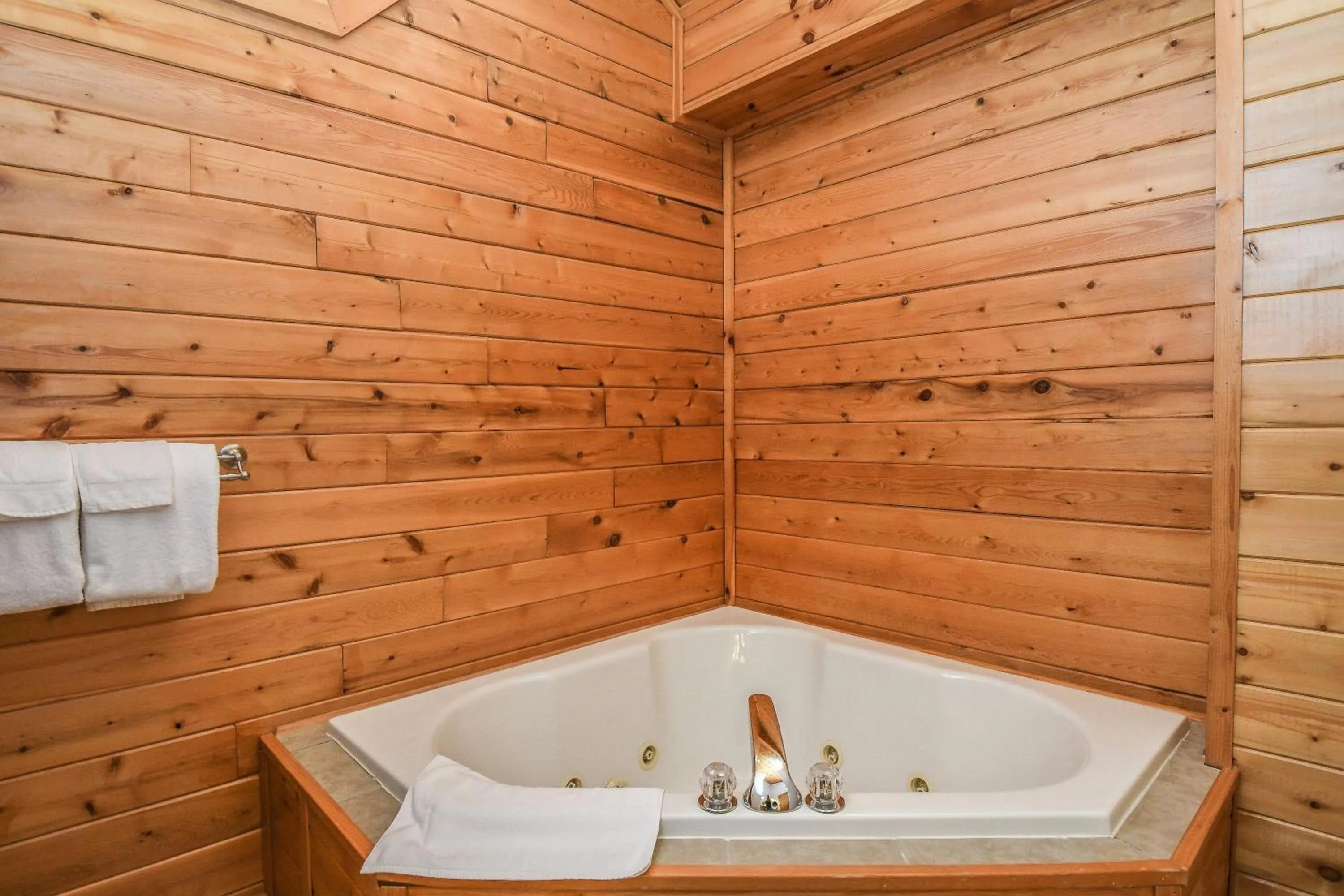 Property building in Cedar Shores Villa 03