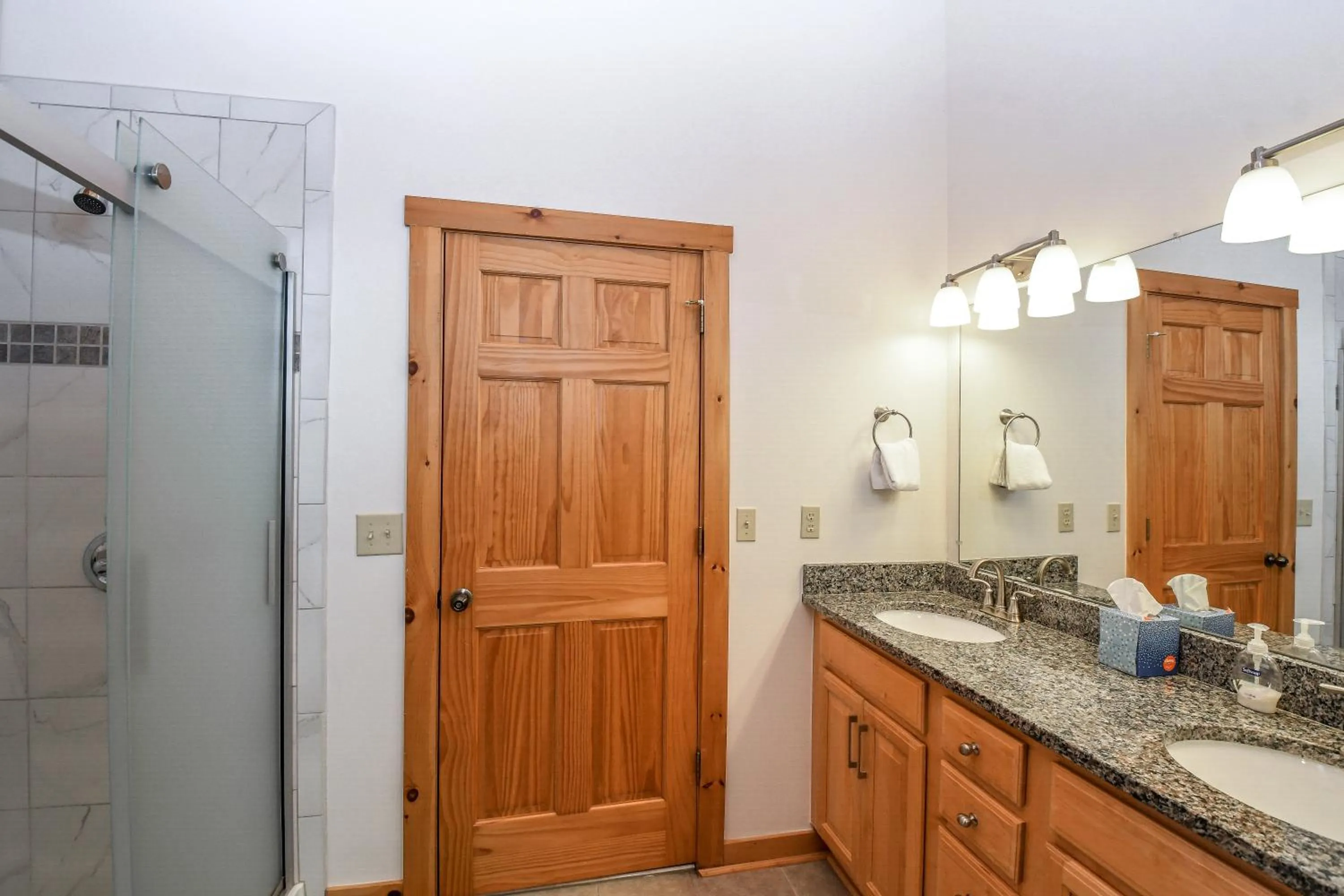 Property building in Cedar Shores Villa 03