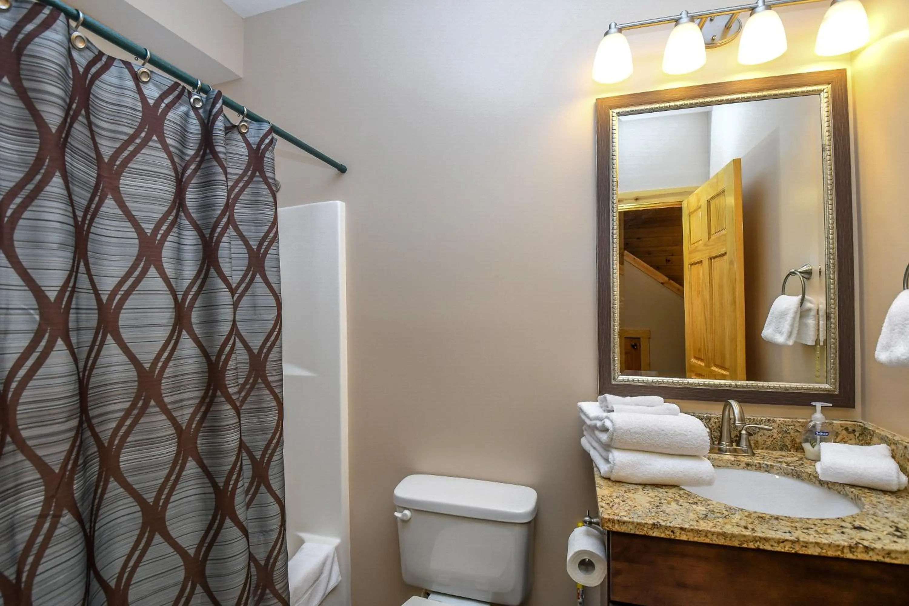 Property building in Cedar Shores Villa 03