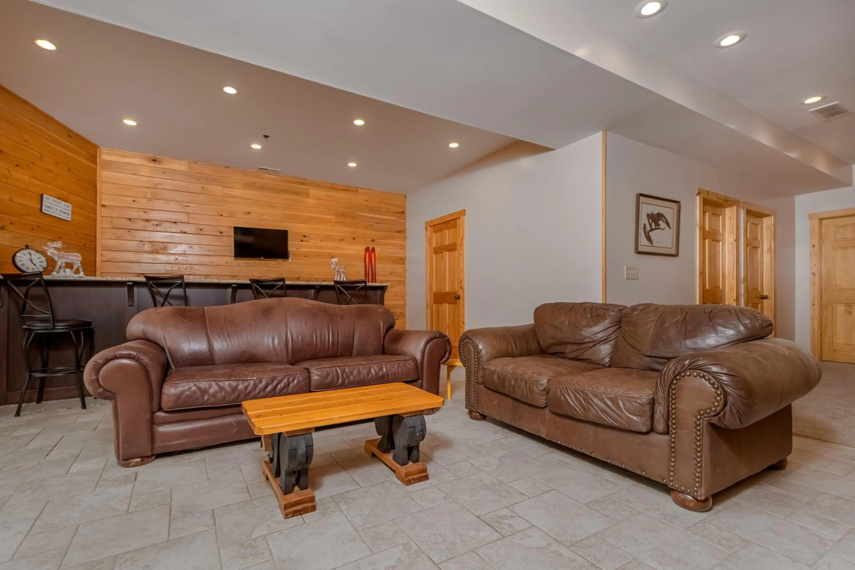 Property building in Cedar Shores Villa 03