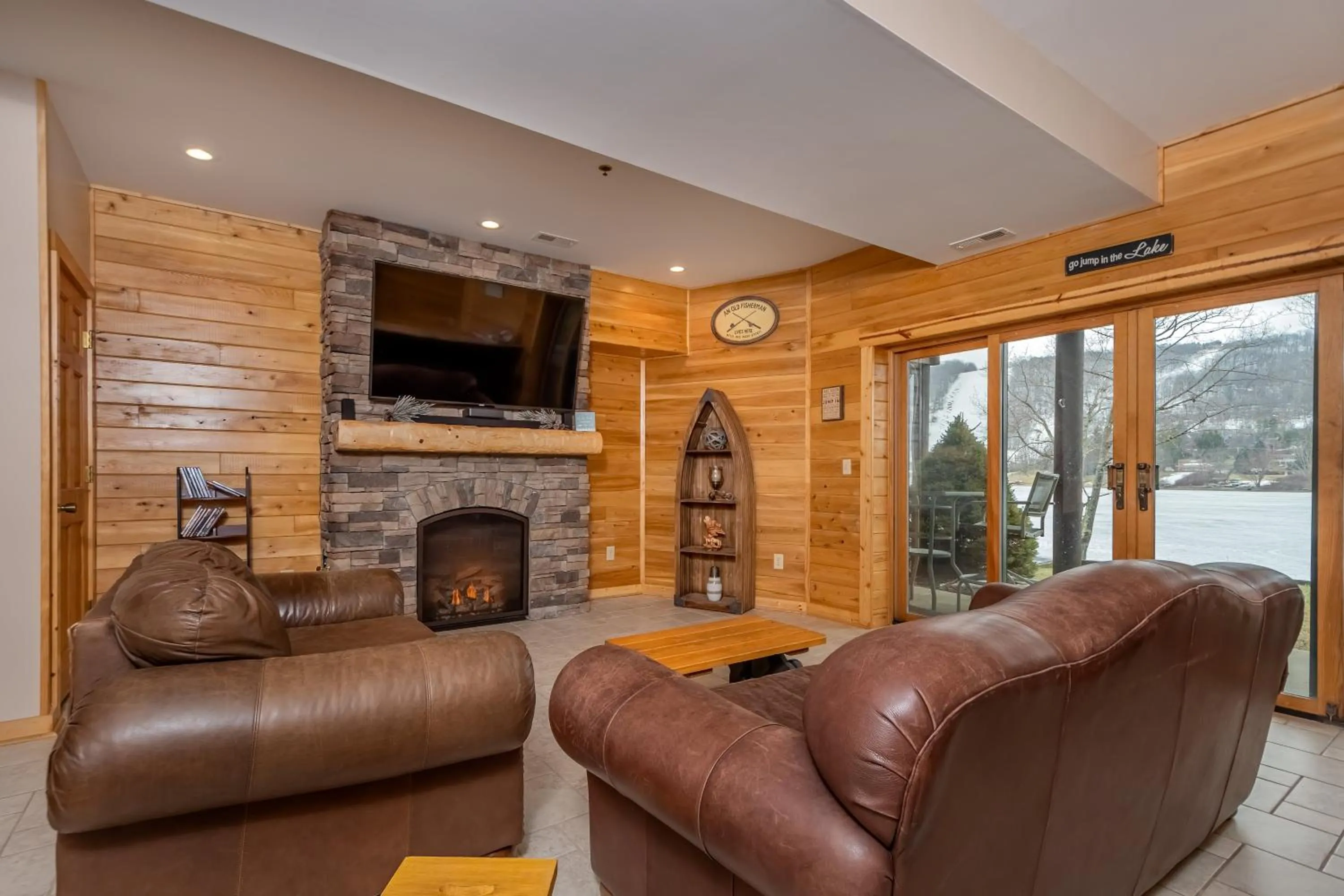 Property building in Cedar Shores Villa 03