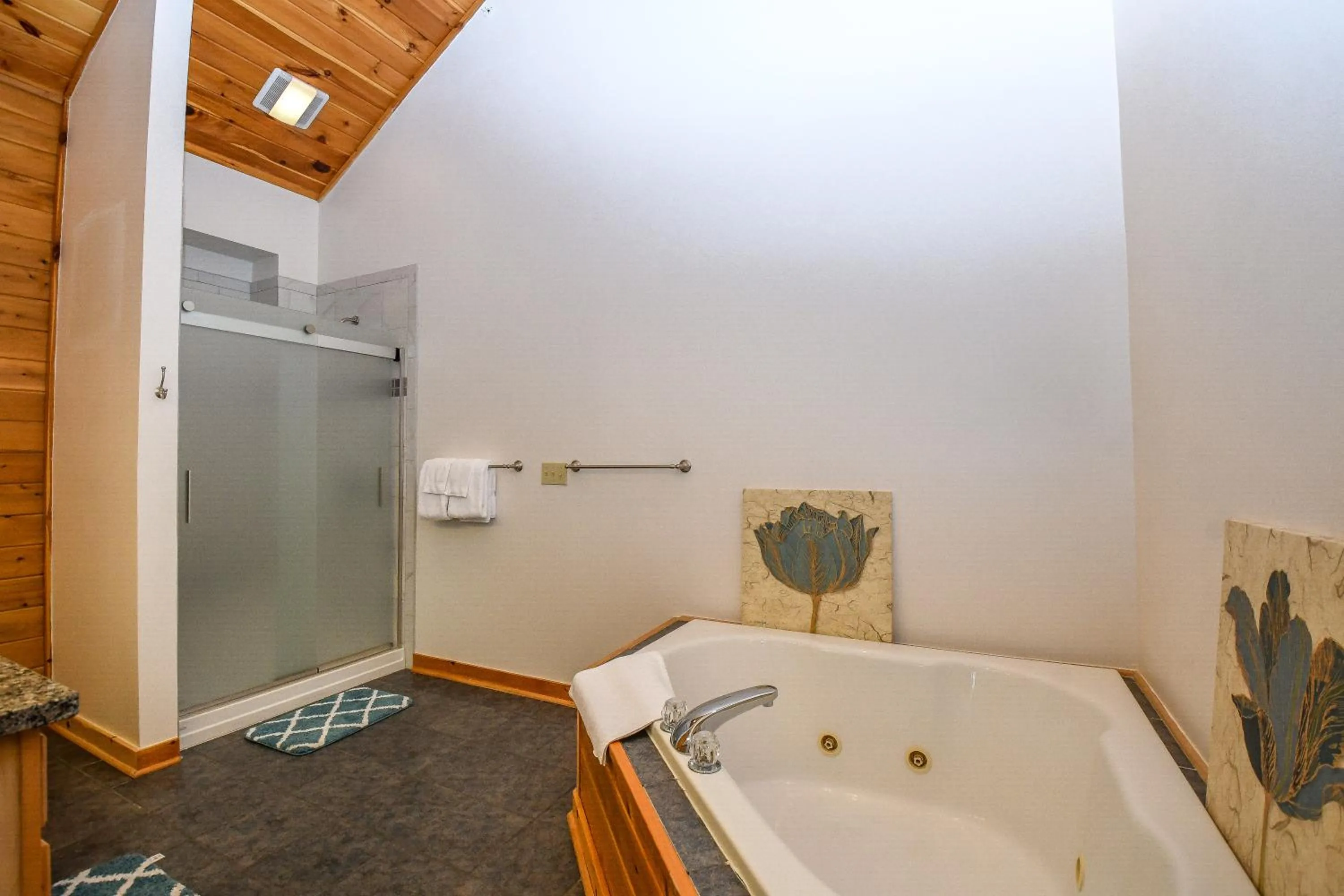 Property building in Cedar Shores Villa 03