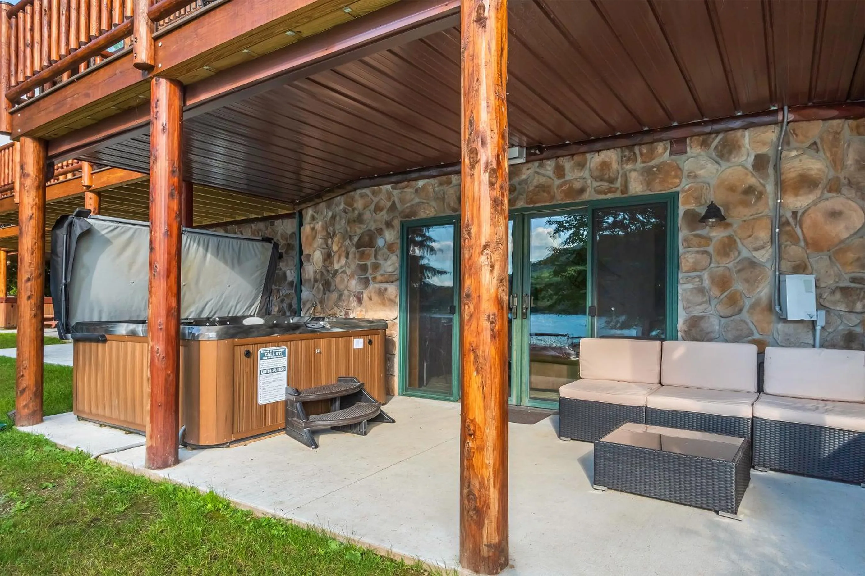 Property building in Cedar Shores Villa 03