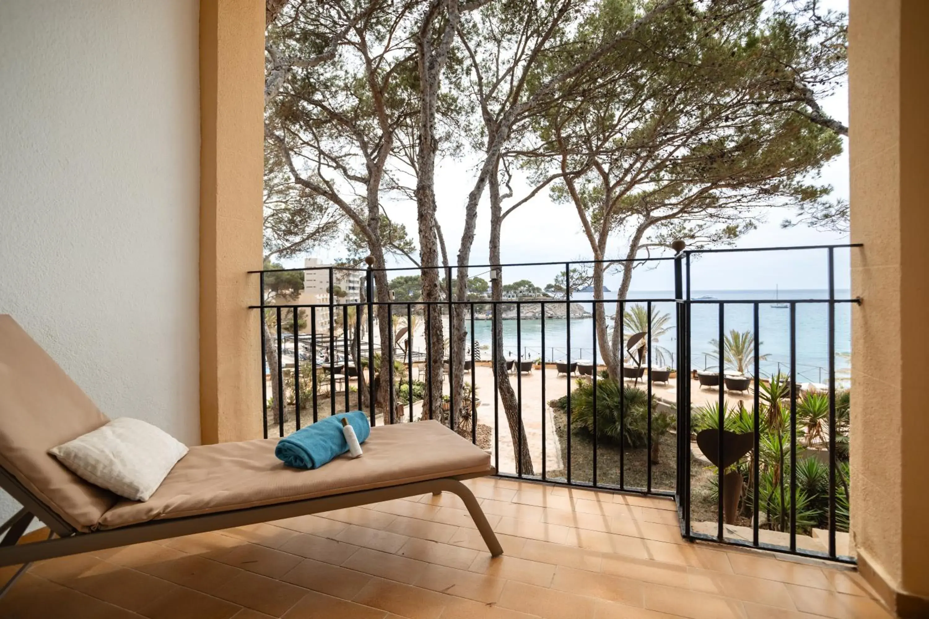 Superior Suite with Sea View in Secrets Mallorca Villamil Resort & Spa - Adults Only (+18) Superior Suite with Sea View in Secrets Mallorca Villamil Resort & Spa - Adults Only (+18)