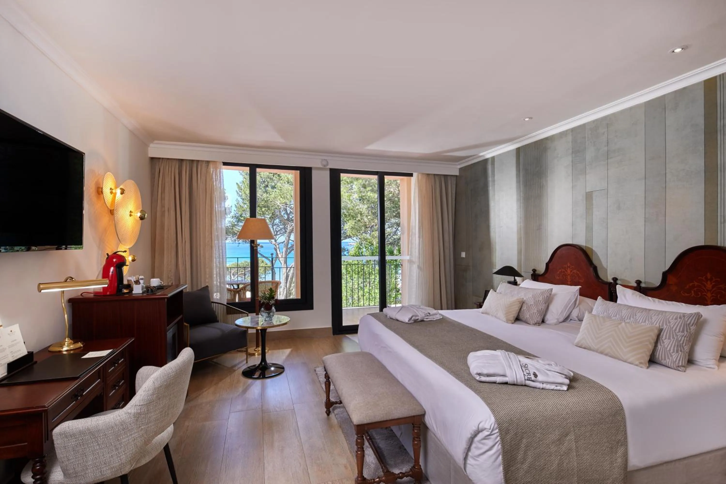 Bed in Secrets Mallorca Villamil Resort & Spa - Adults Only (+18)