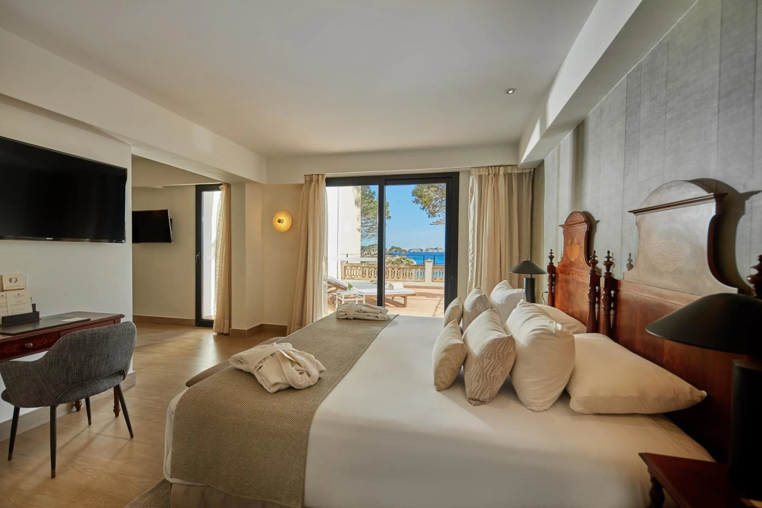 Bed in Secrets Mallorca Villamil Resort & Spa - Adults Only (+18)