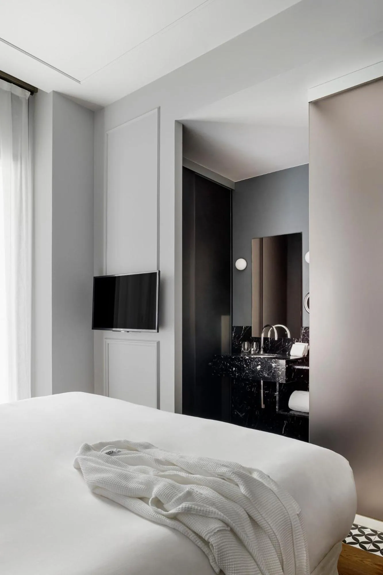 Bedroom, Bed in TÓTEM Madrid, a Small Luxury Hotel of the World