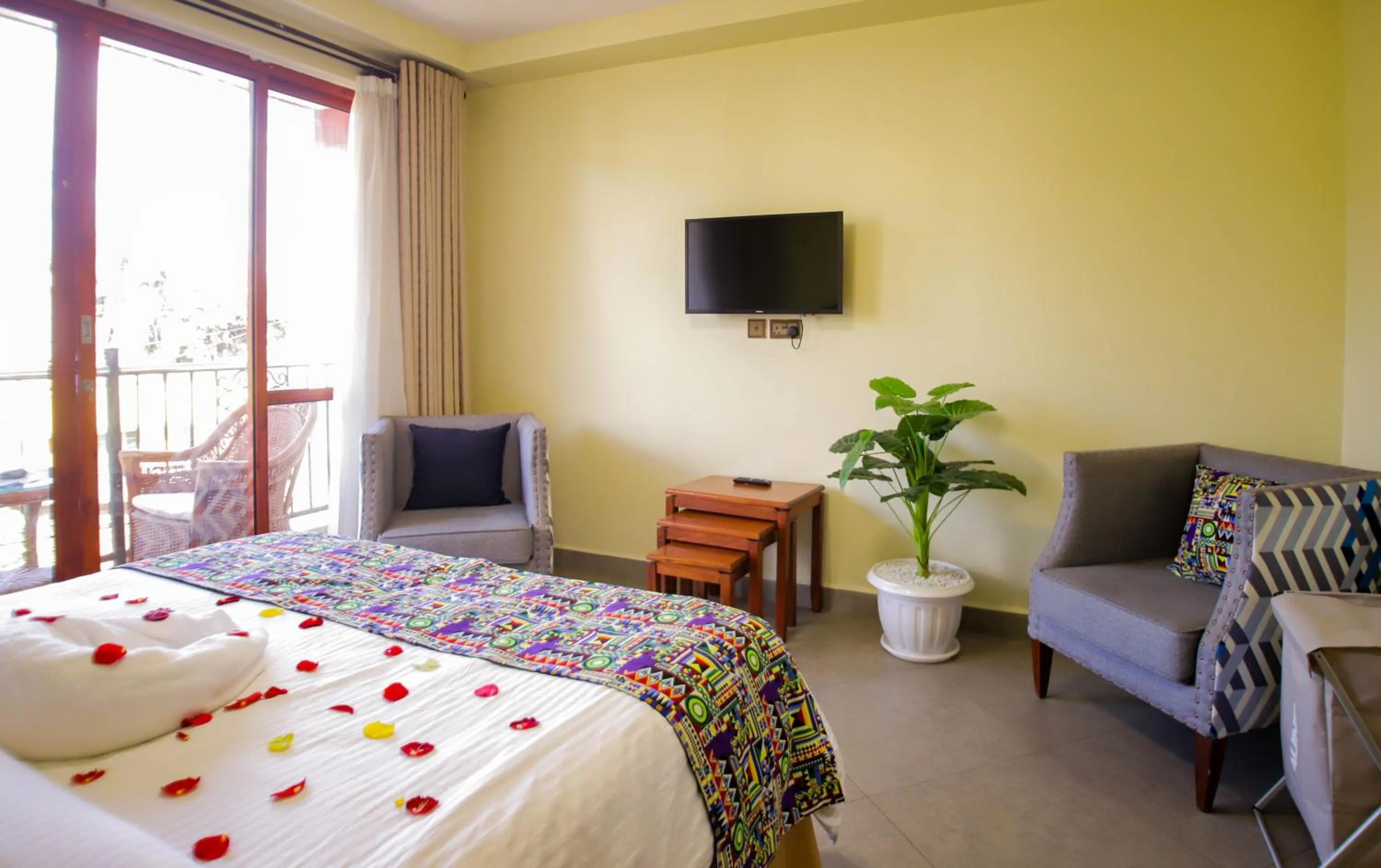 Communal lounge/ TV room in Lantern Serviced Apartments