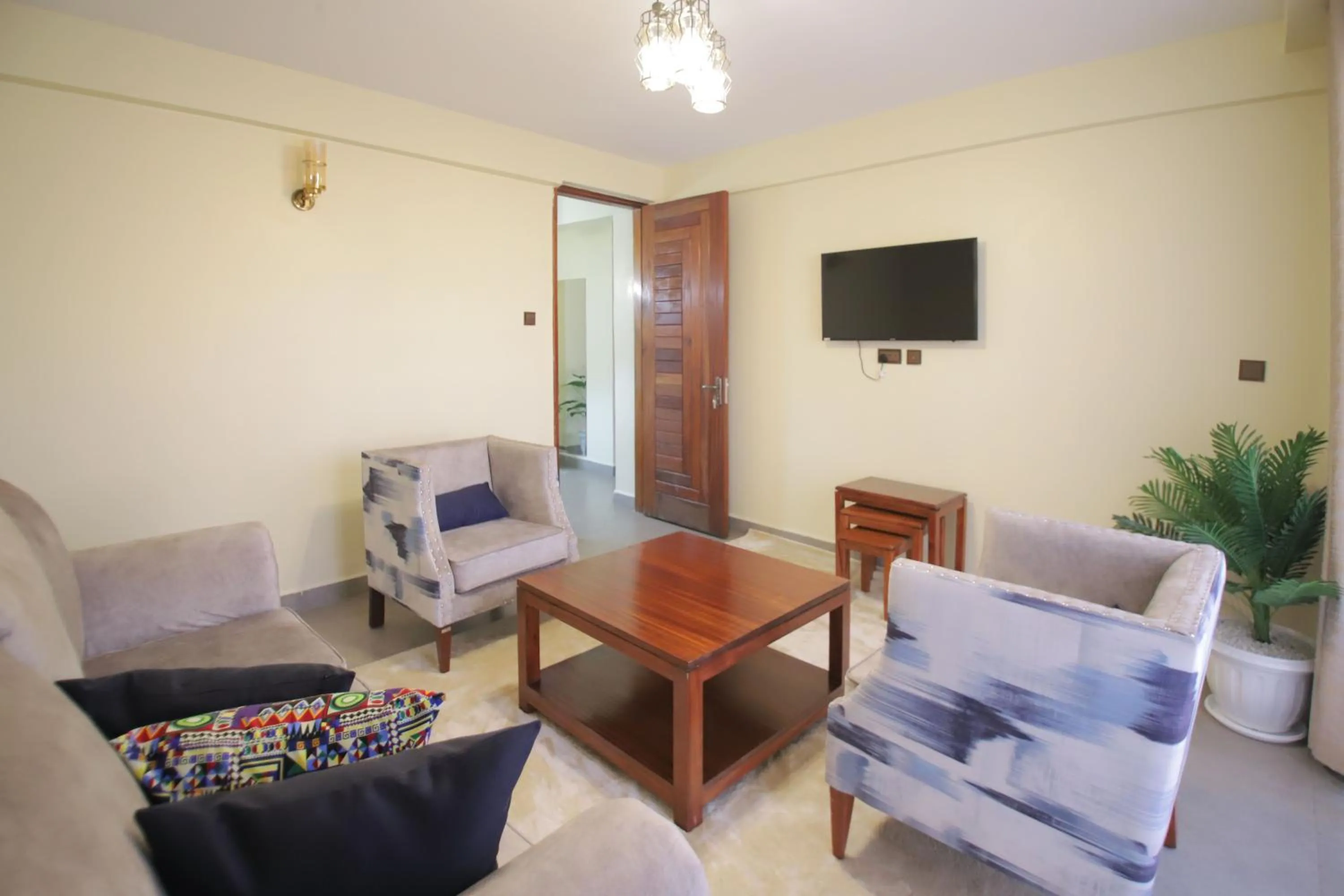 TV and multimedia in Lantern Serviced Apartments