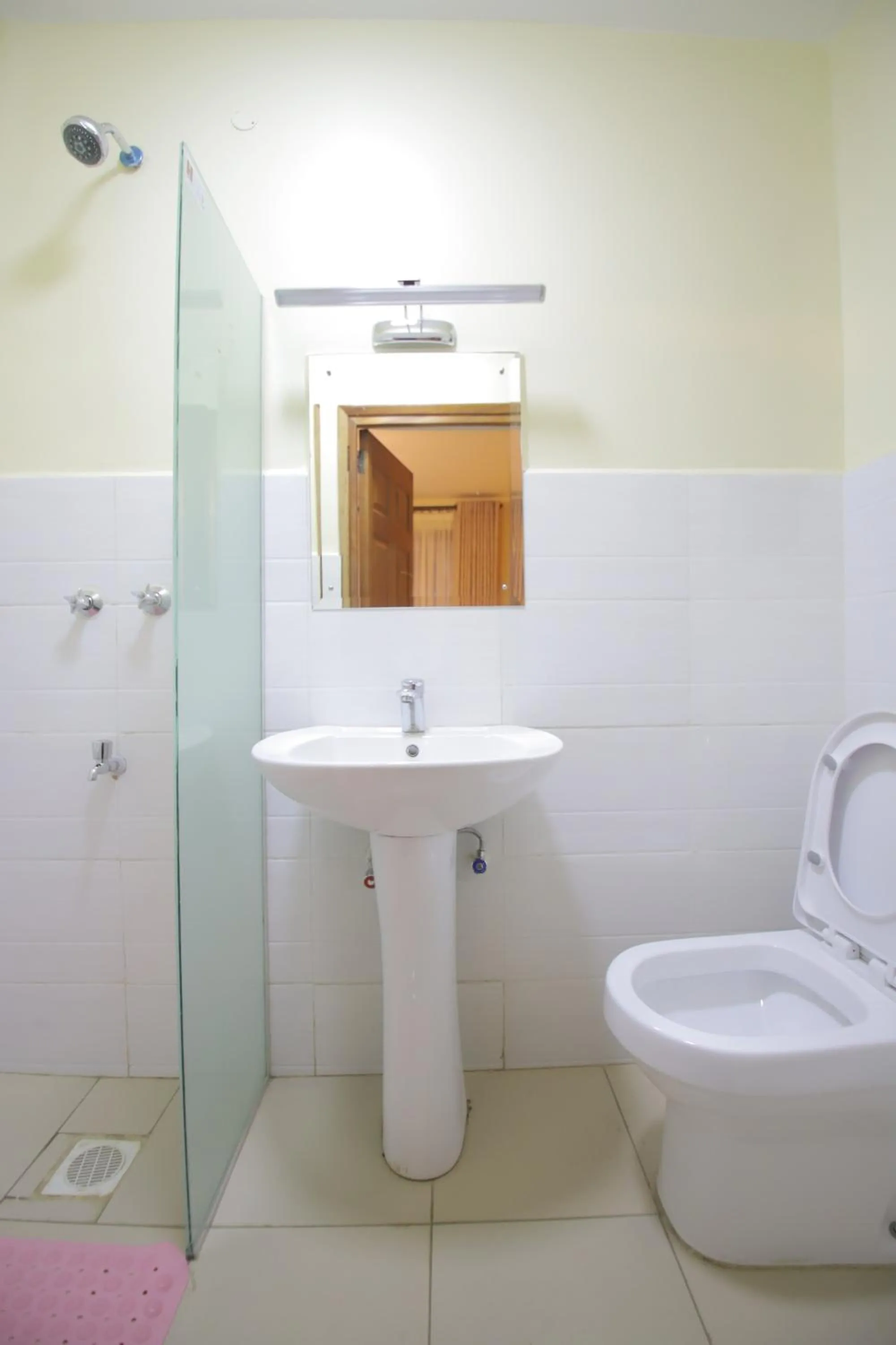 Shower in Lantern Serviced Apartments