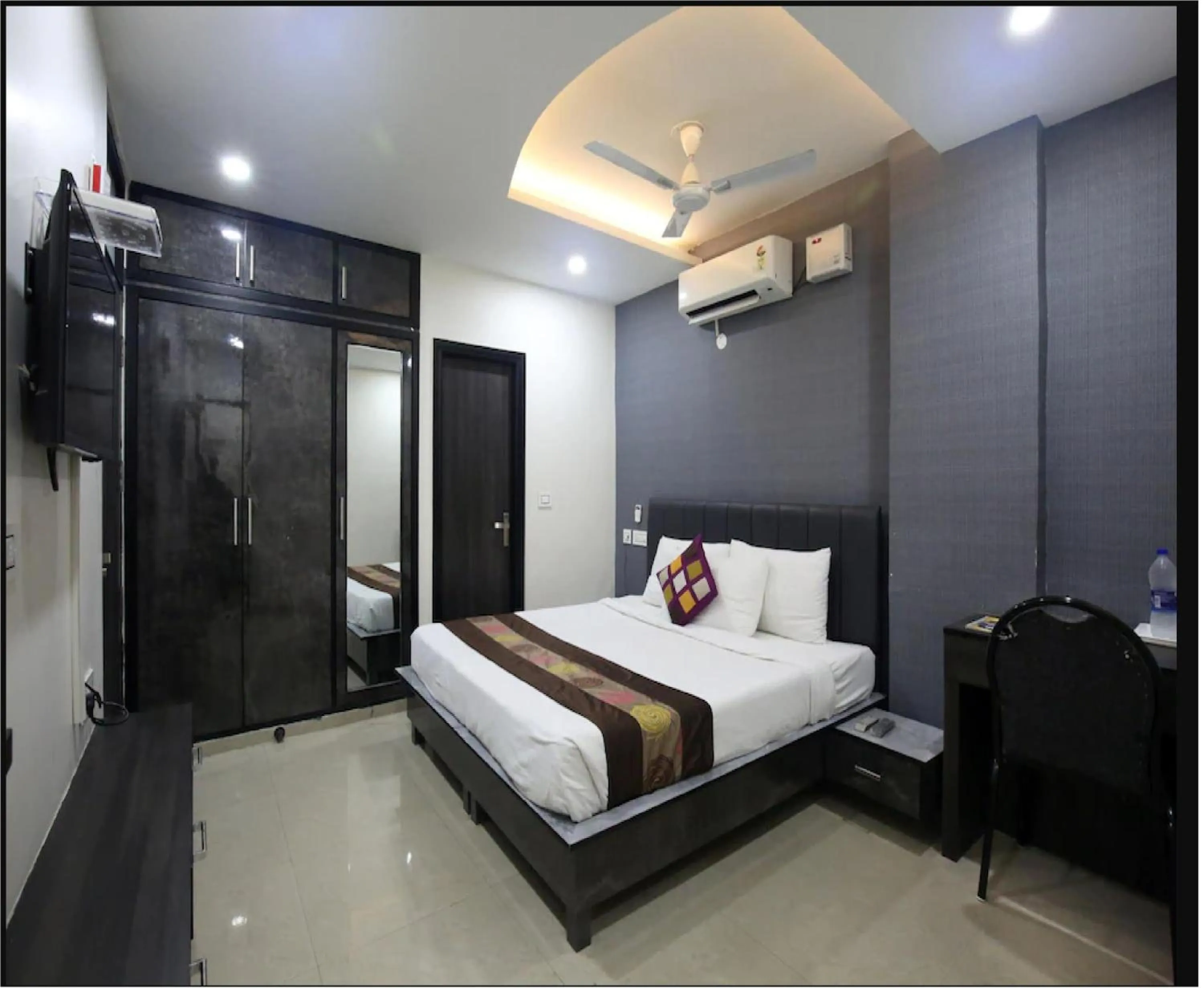 Bed in Hotel Cross Road By WB Inn