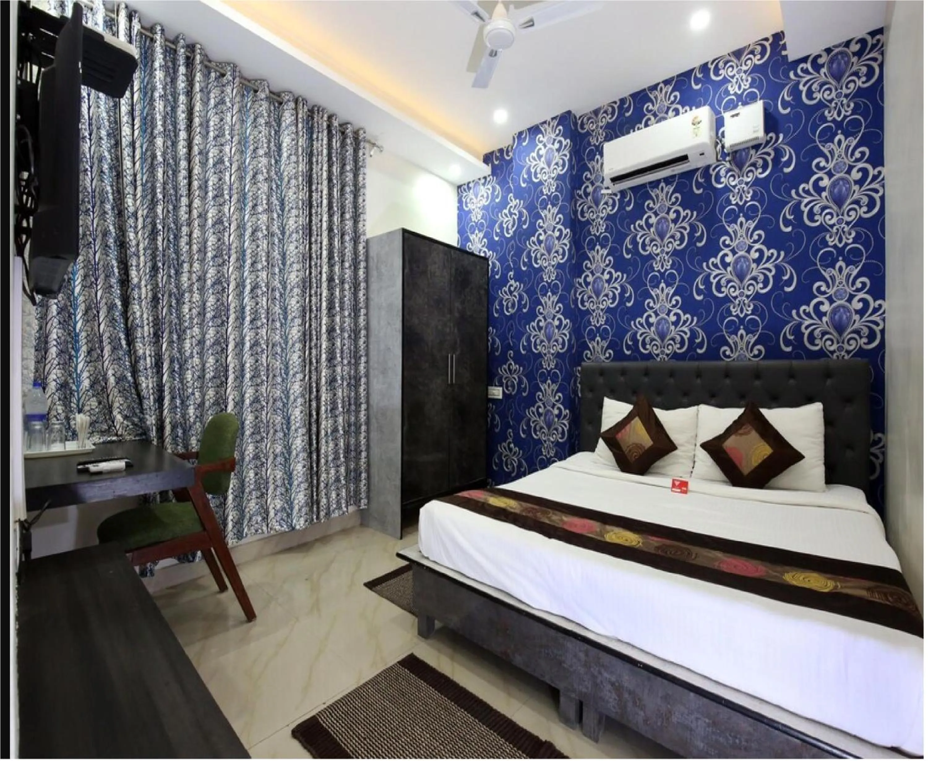 Bed in Hotel Cross Road By WB Inn