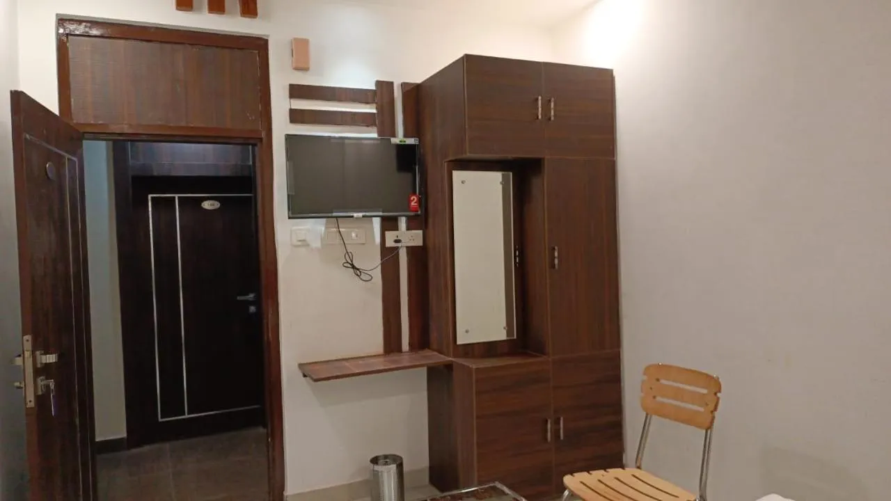 Bedroom, TV/Entertainment Center in Hotel Cross Road By WB Inn