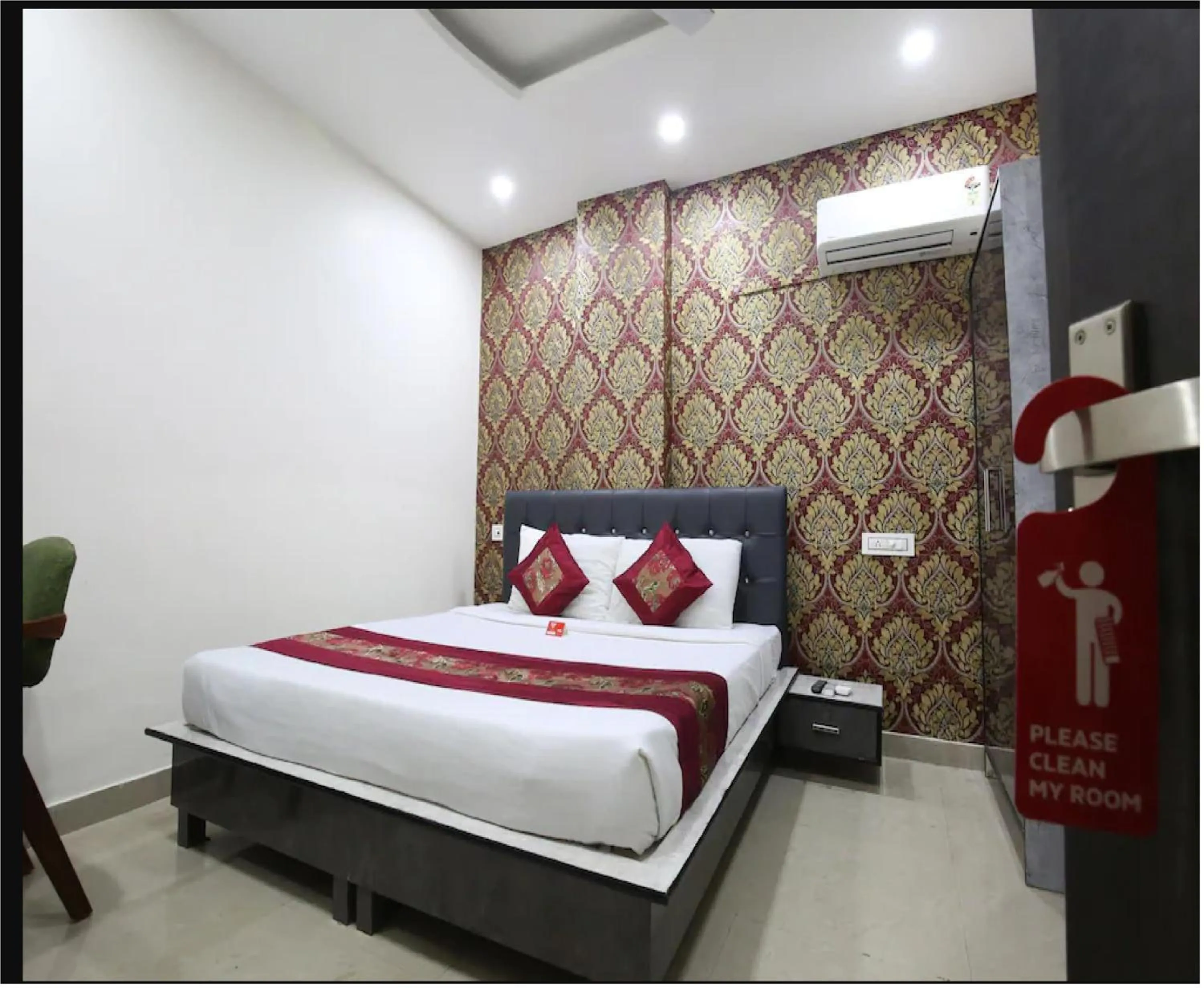 Bed in Hotel Cross Road By WB Inn