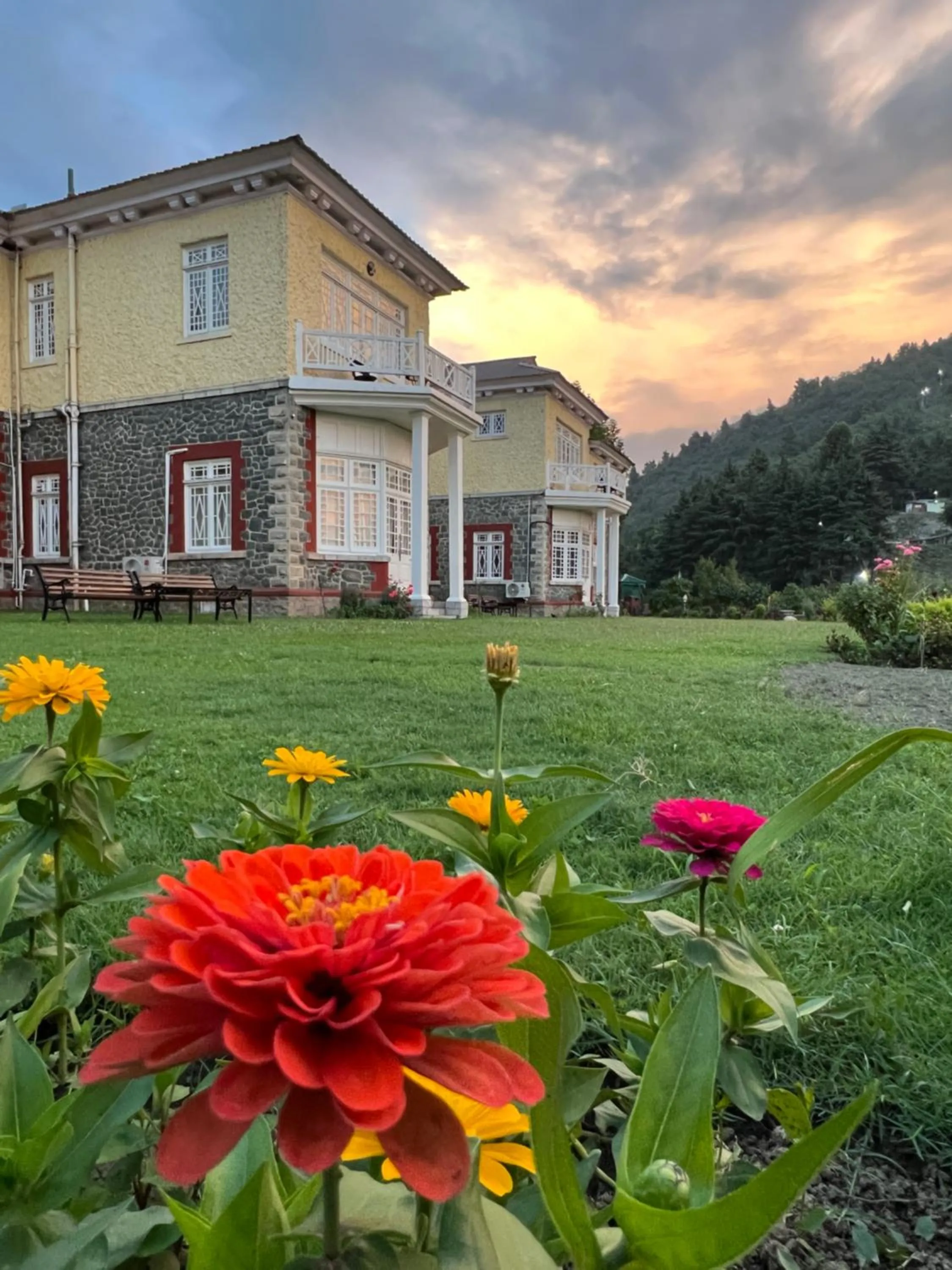 Property building in Karan Mahal