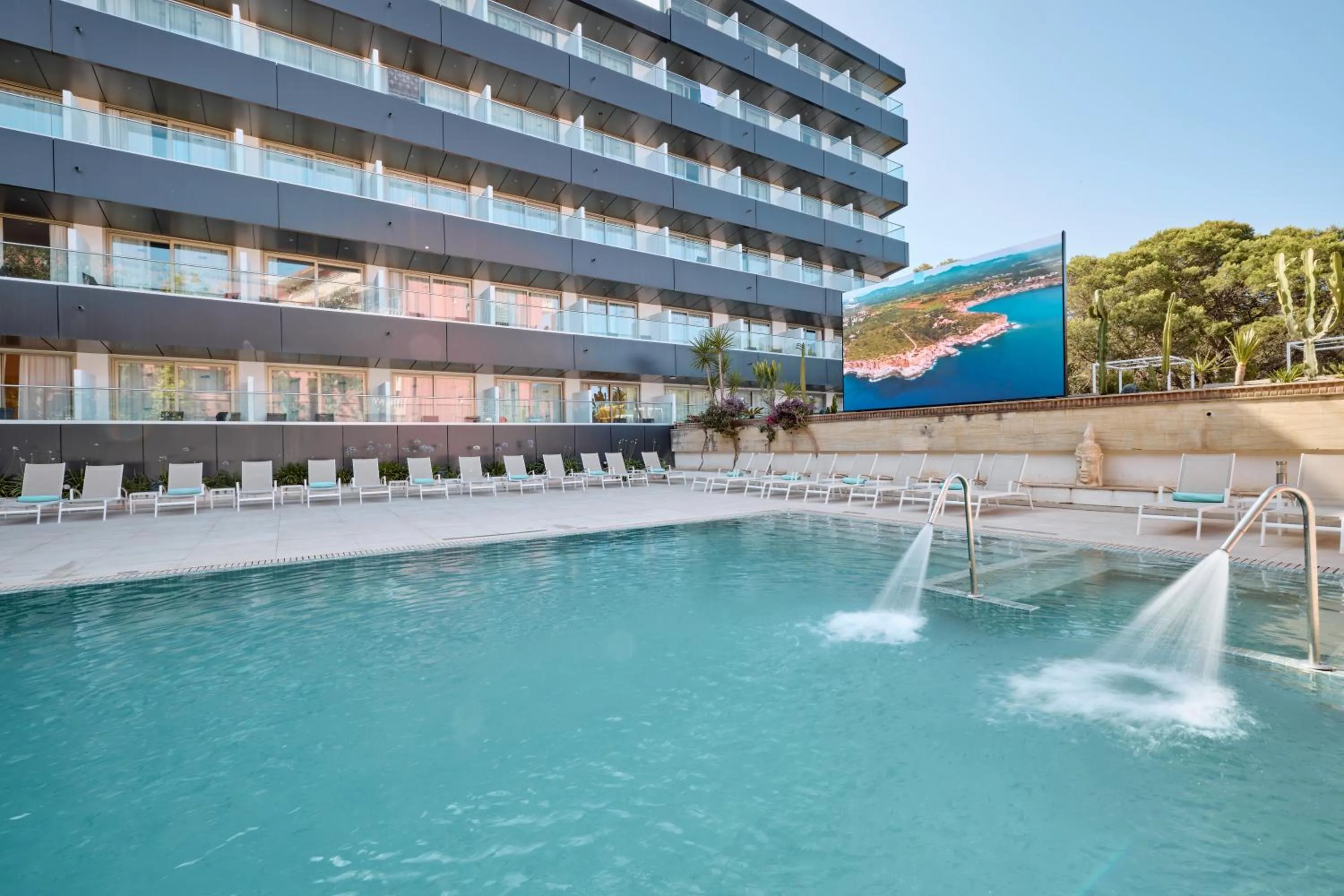 Property building in Hotel Ipanema Beach