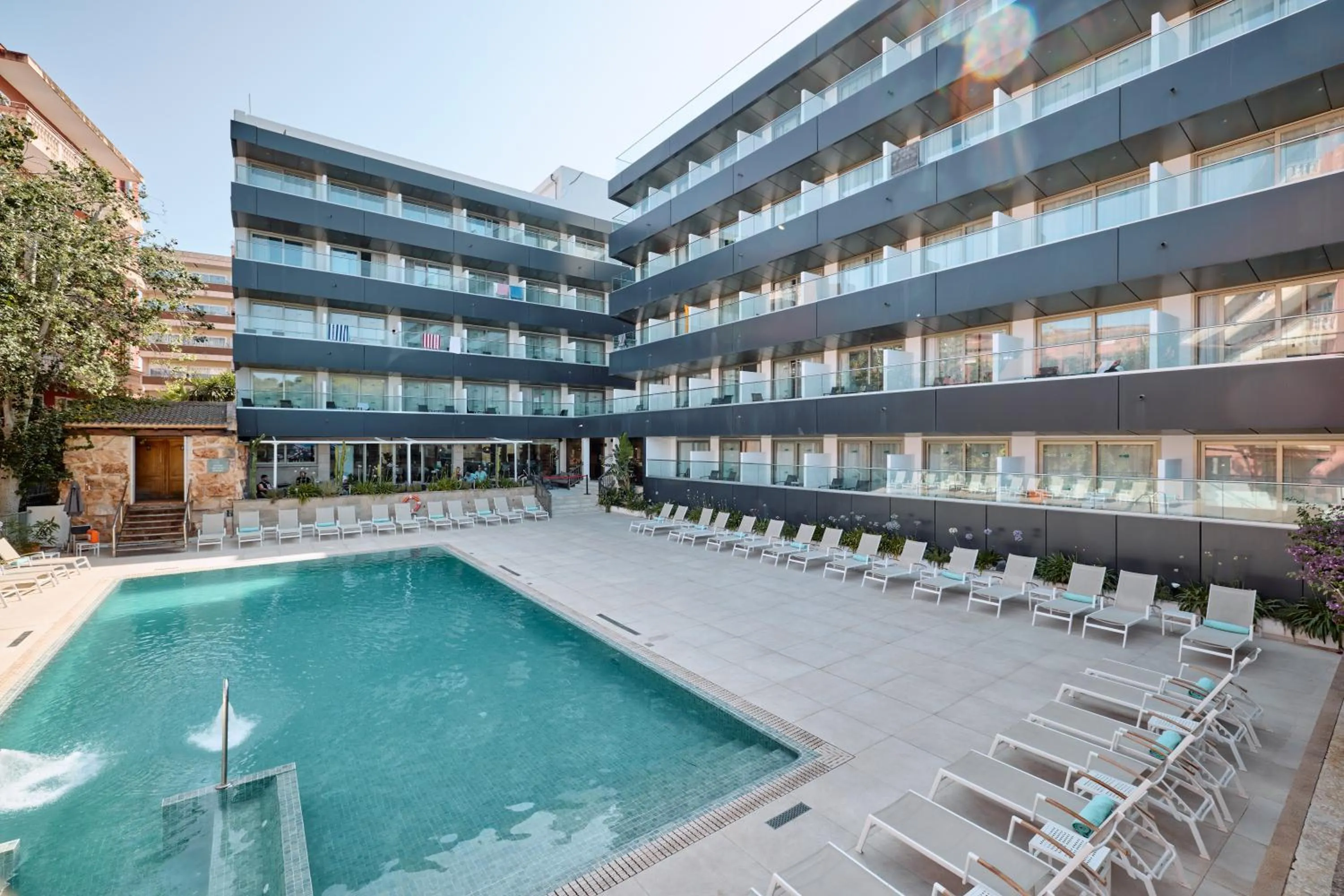 Property building in Hotel Ipanema Beach