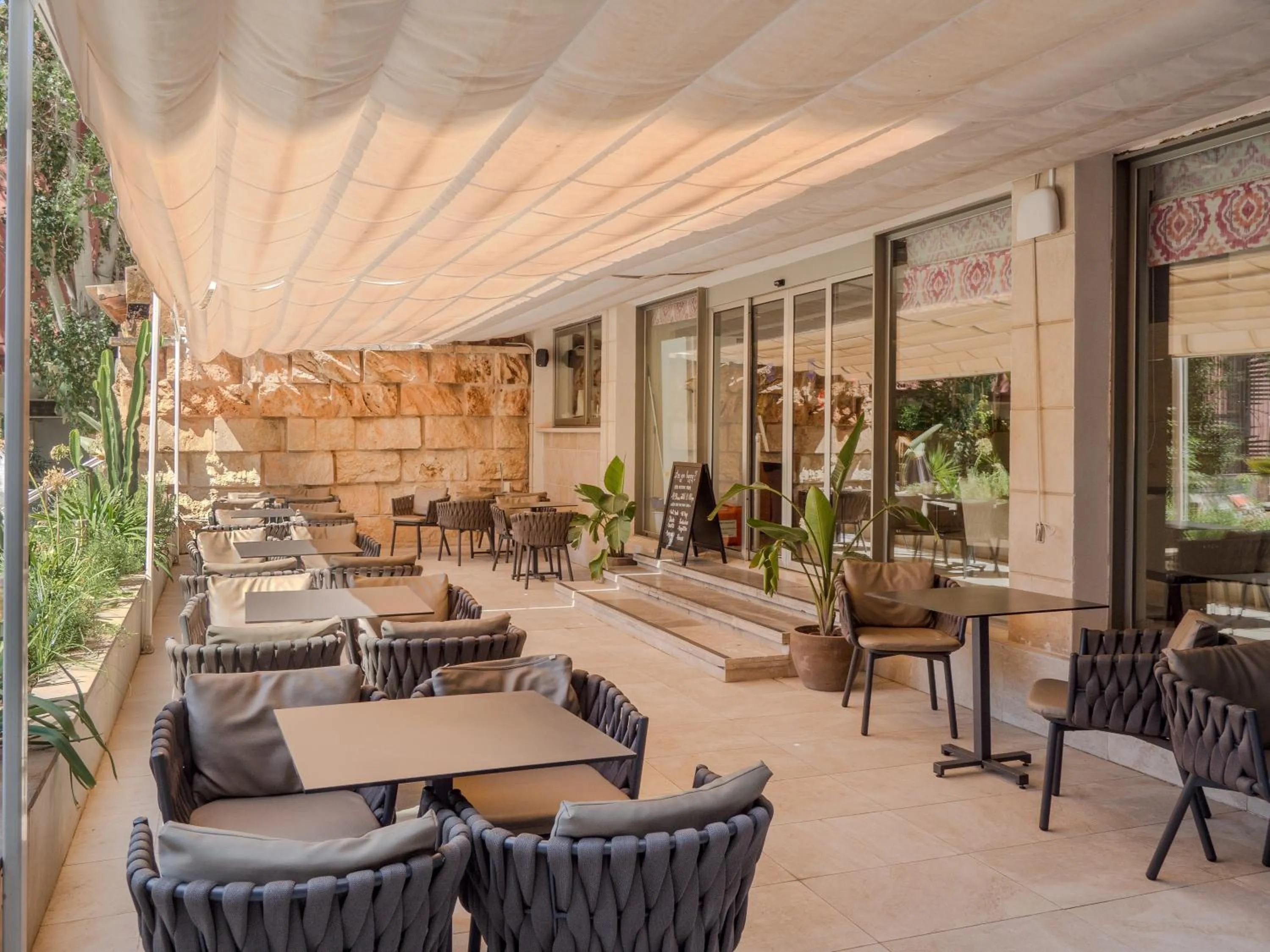 Property building in Hotel Ipanema Beach