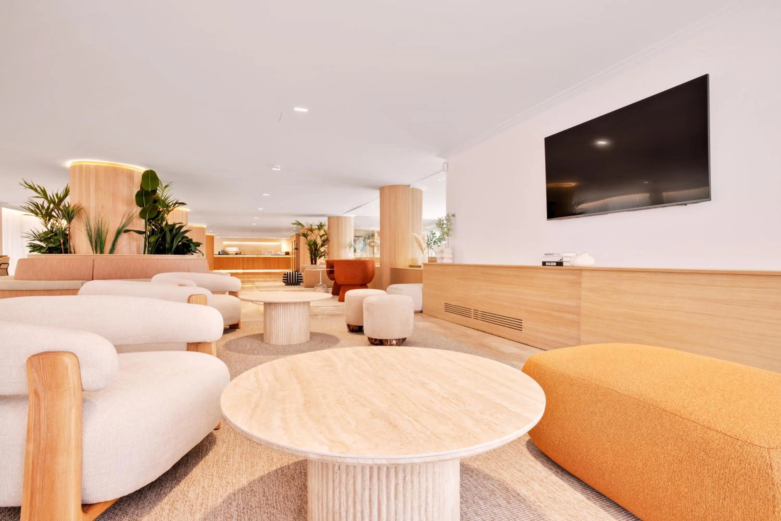 Communal lounge/ TV room in Hotel Ipanema Beach
