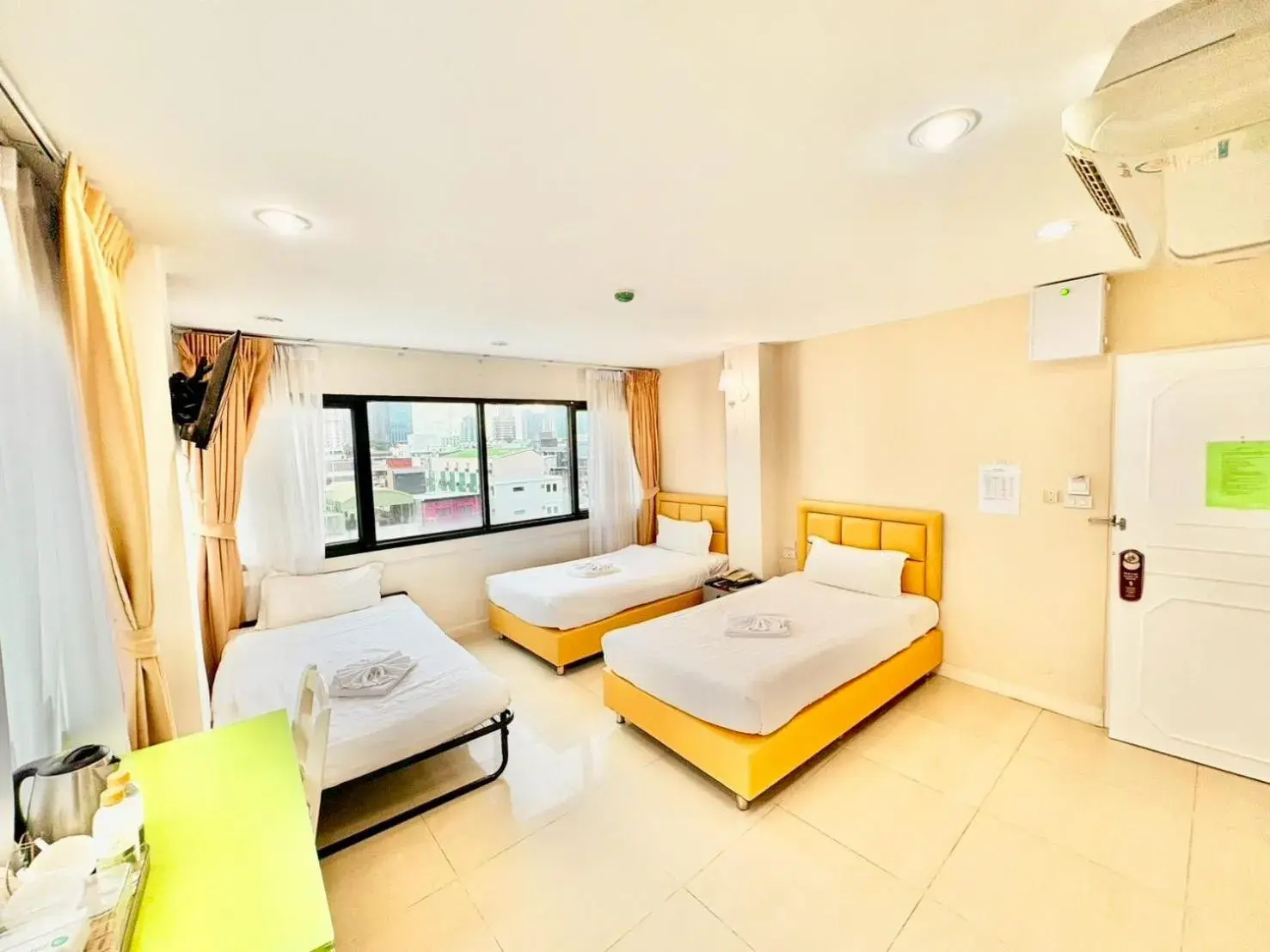 Deluxe Twin Room in ABCYQ Hotel Deluxe Twin Room in ABCYQ Hotel